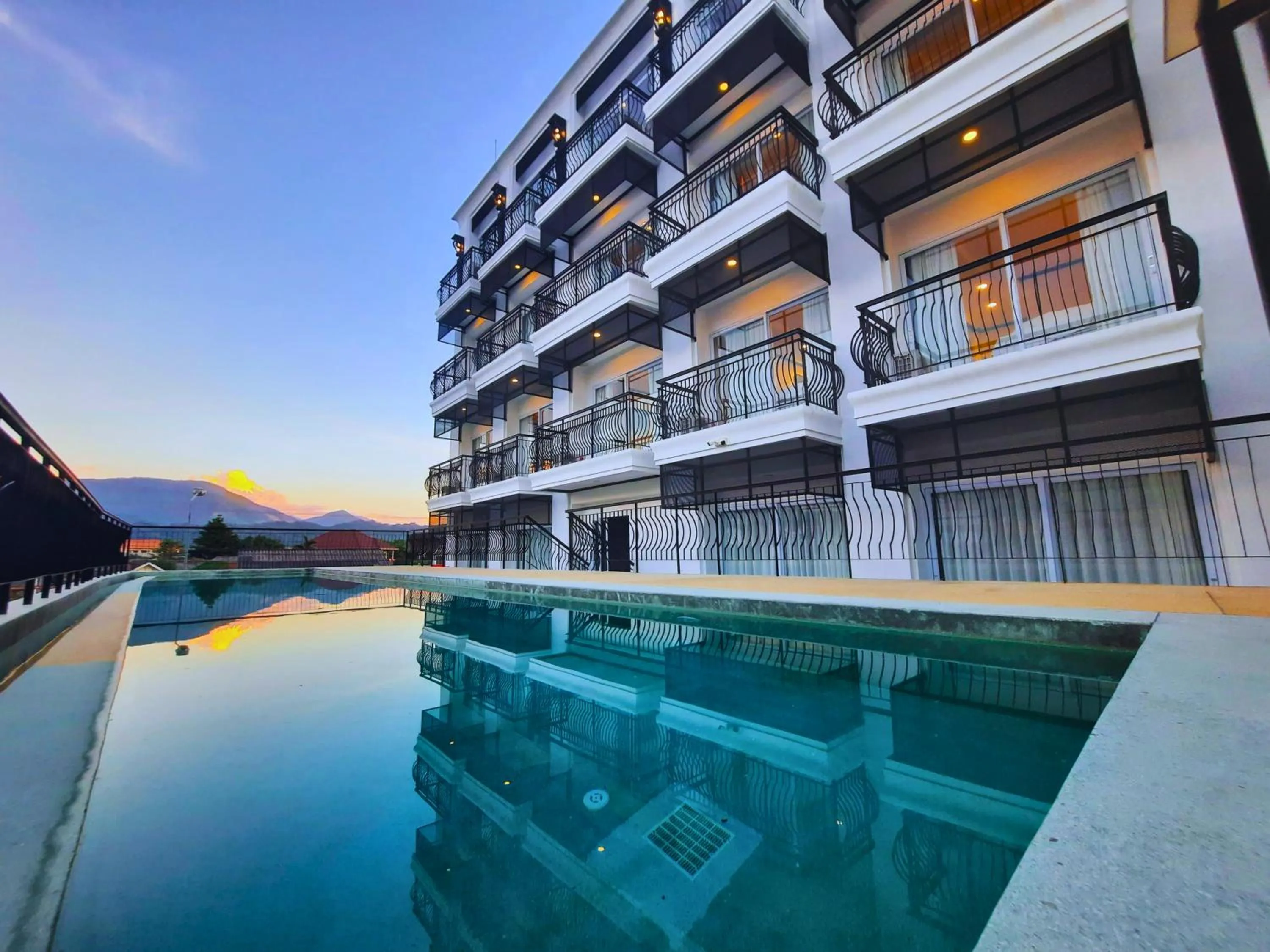 Swimming pool in Oudomsin VangVieng Hotel