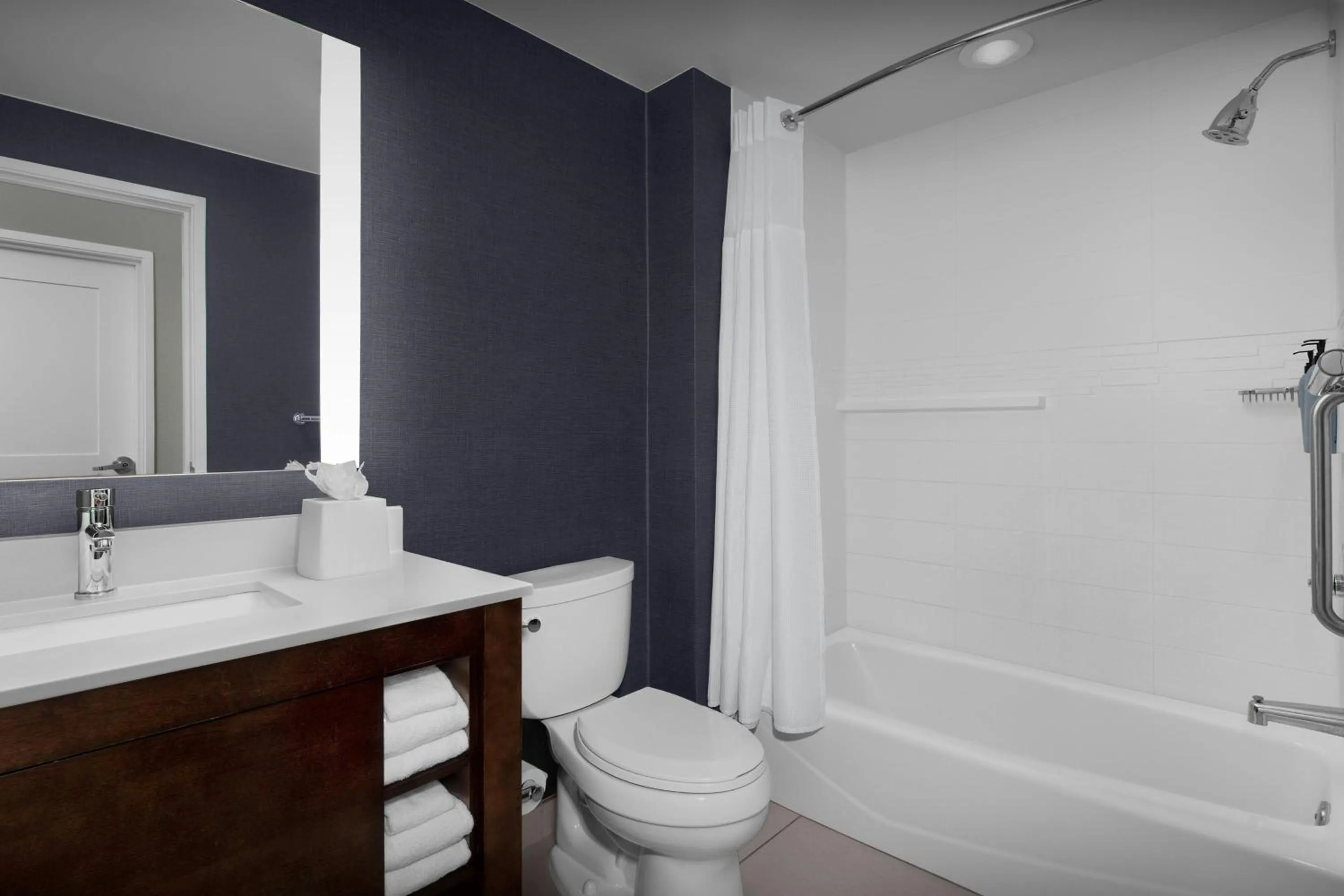 Bathroom in Residence Inn by Marriott Fort Lauderdale Airport & Cruise Port