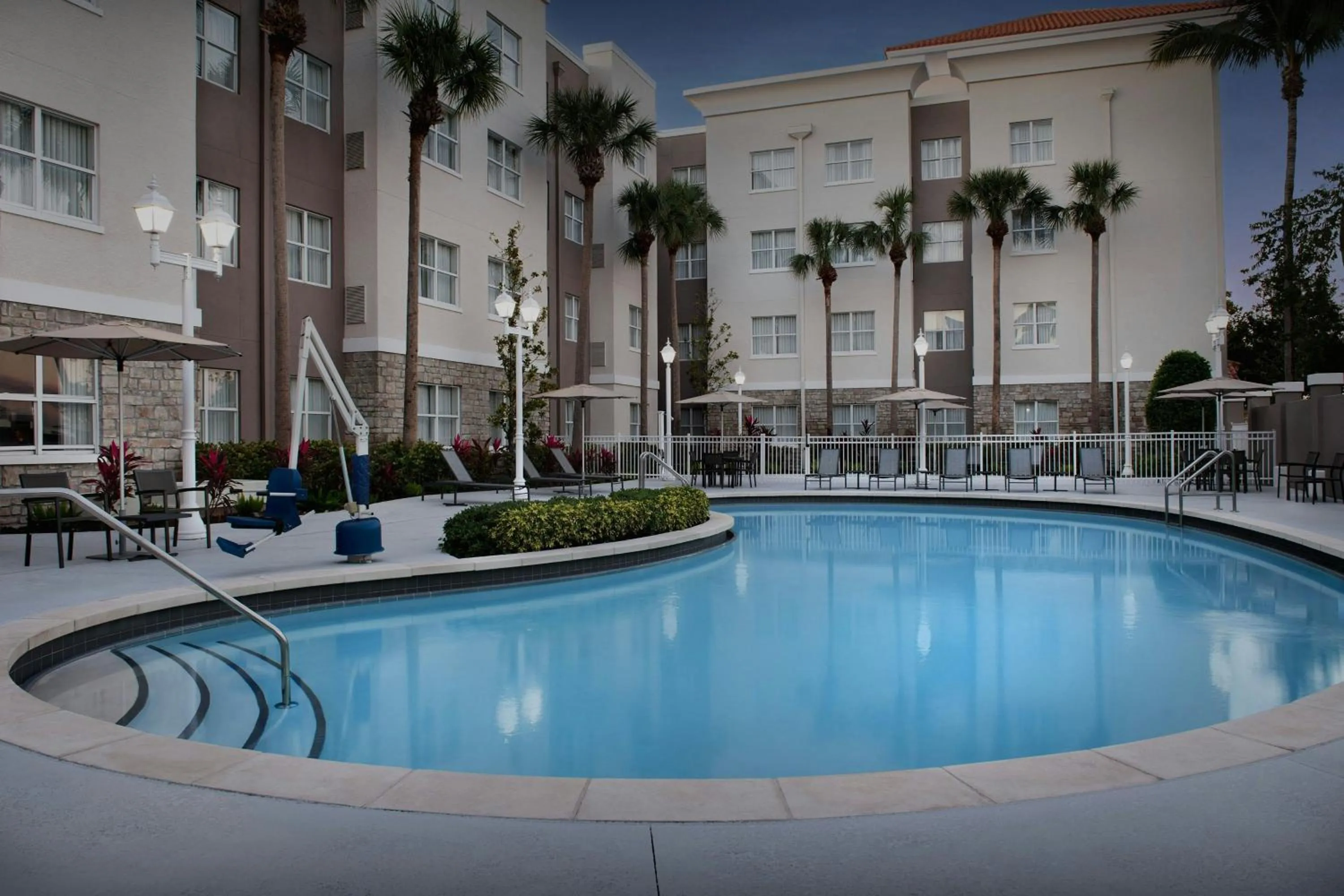 Swimming pool in Residence Inn by Marriott Fort Lauderdale Airport & Cruise Port