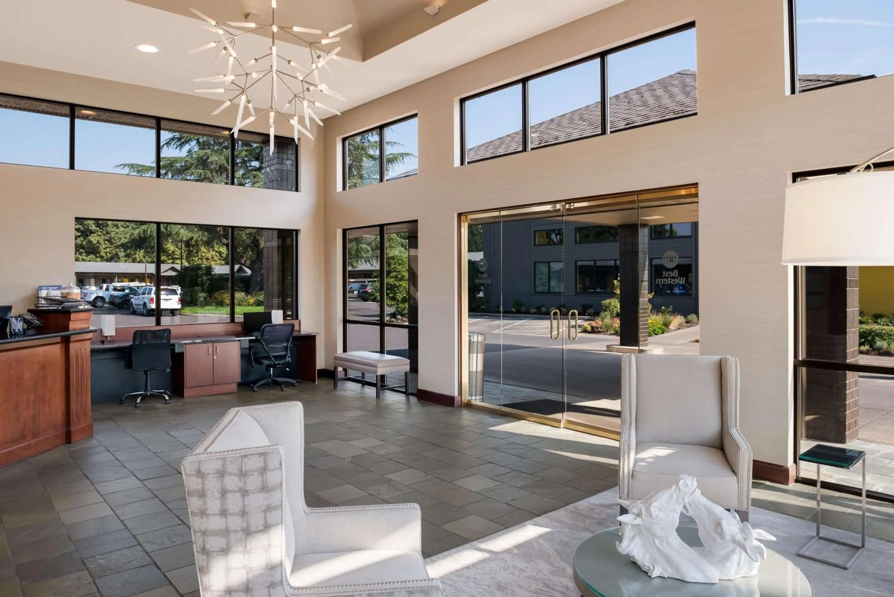 Lobby or reception in Best Western New Oregon Motel