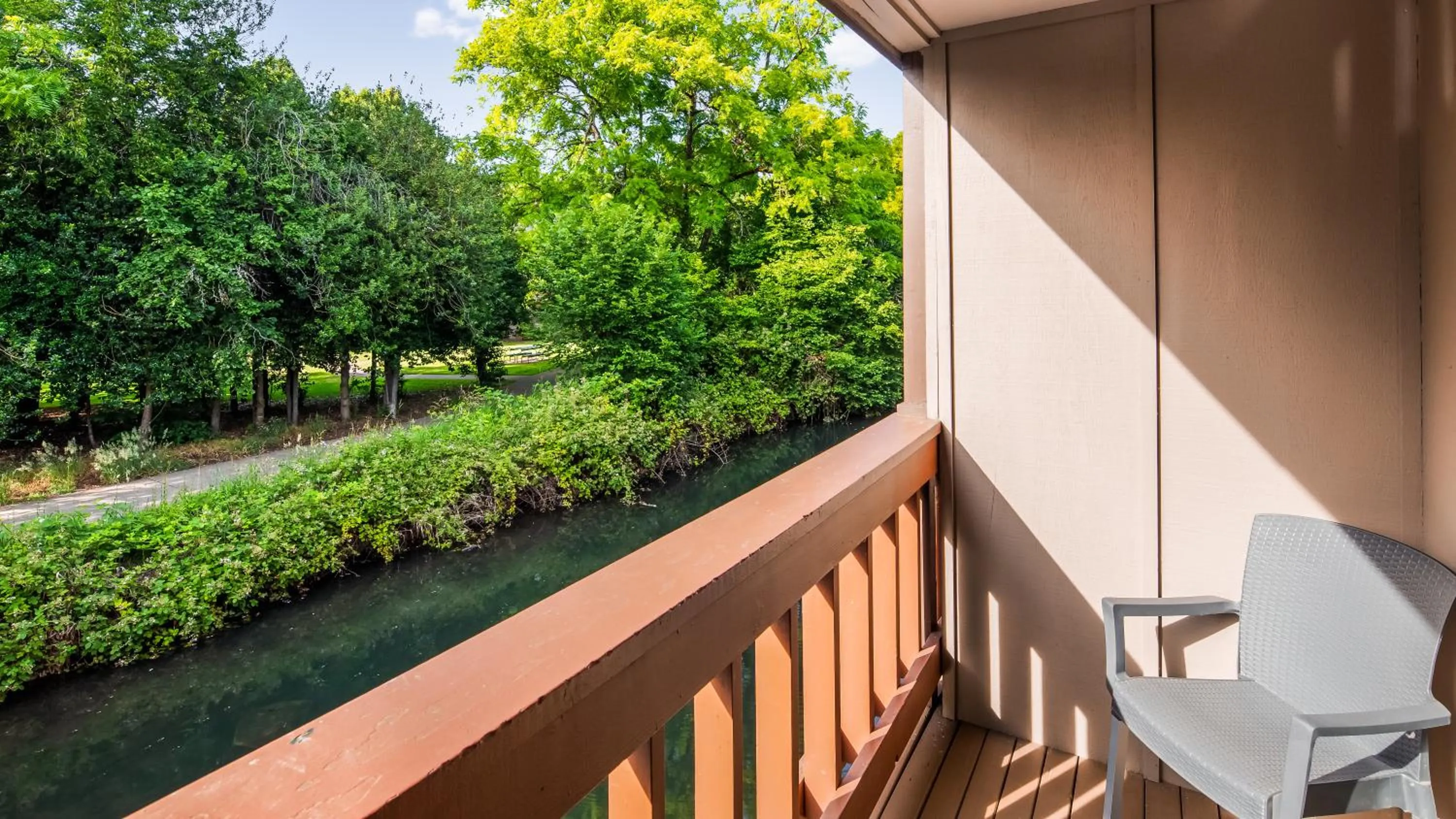 Balcony/Terrace in Best Western New Oregon Motel