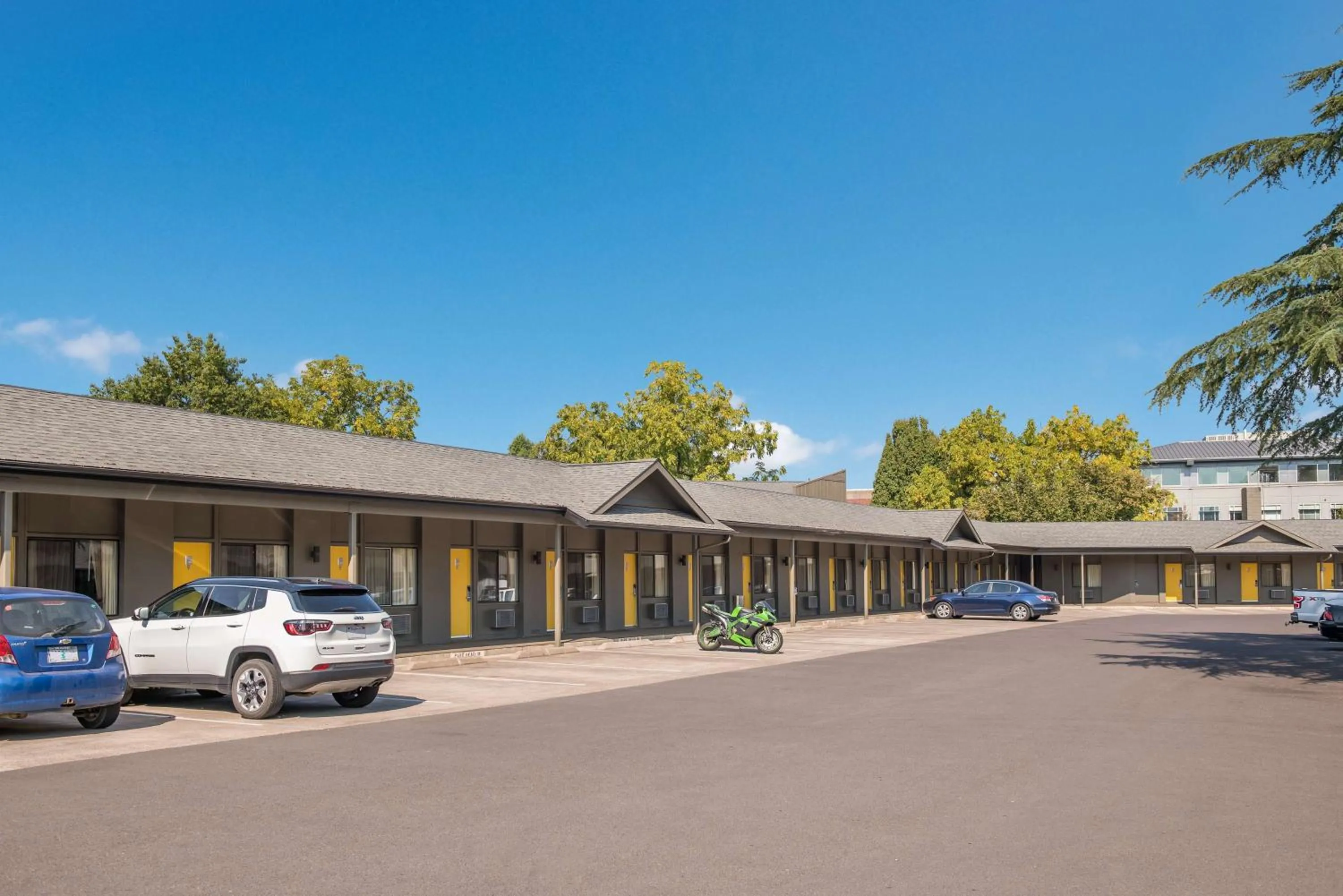 Property building in Best Western New Oregon Motel