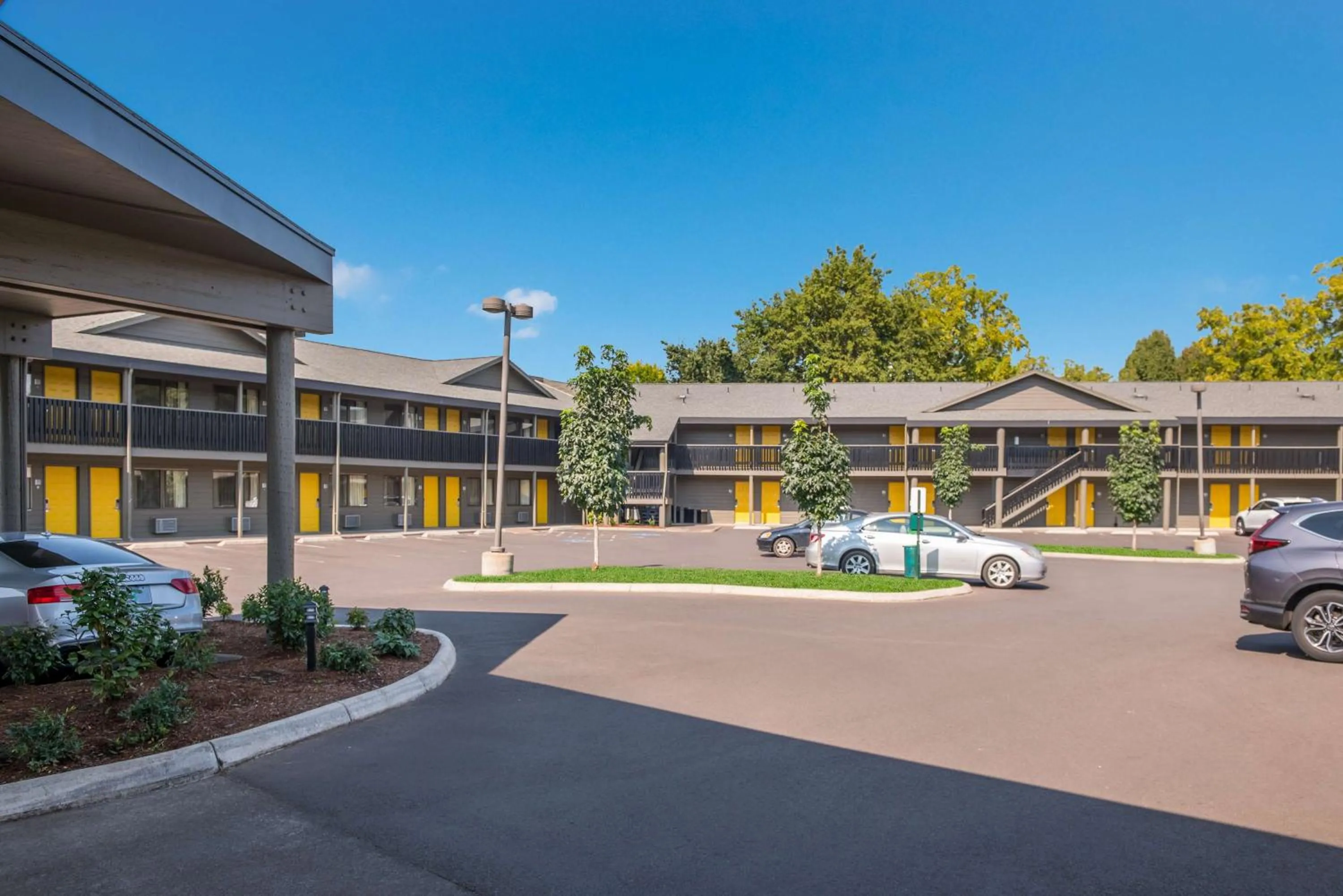 Property building in Best Western New Oregon Motel