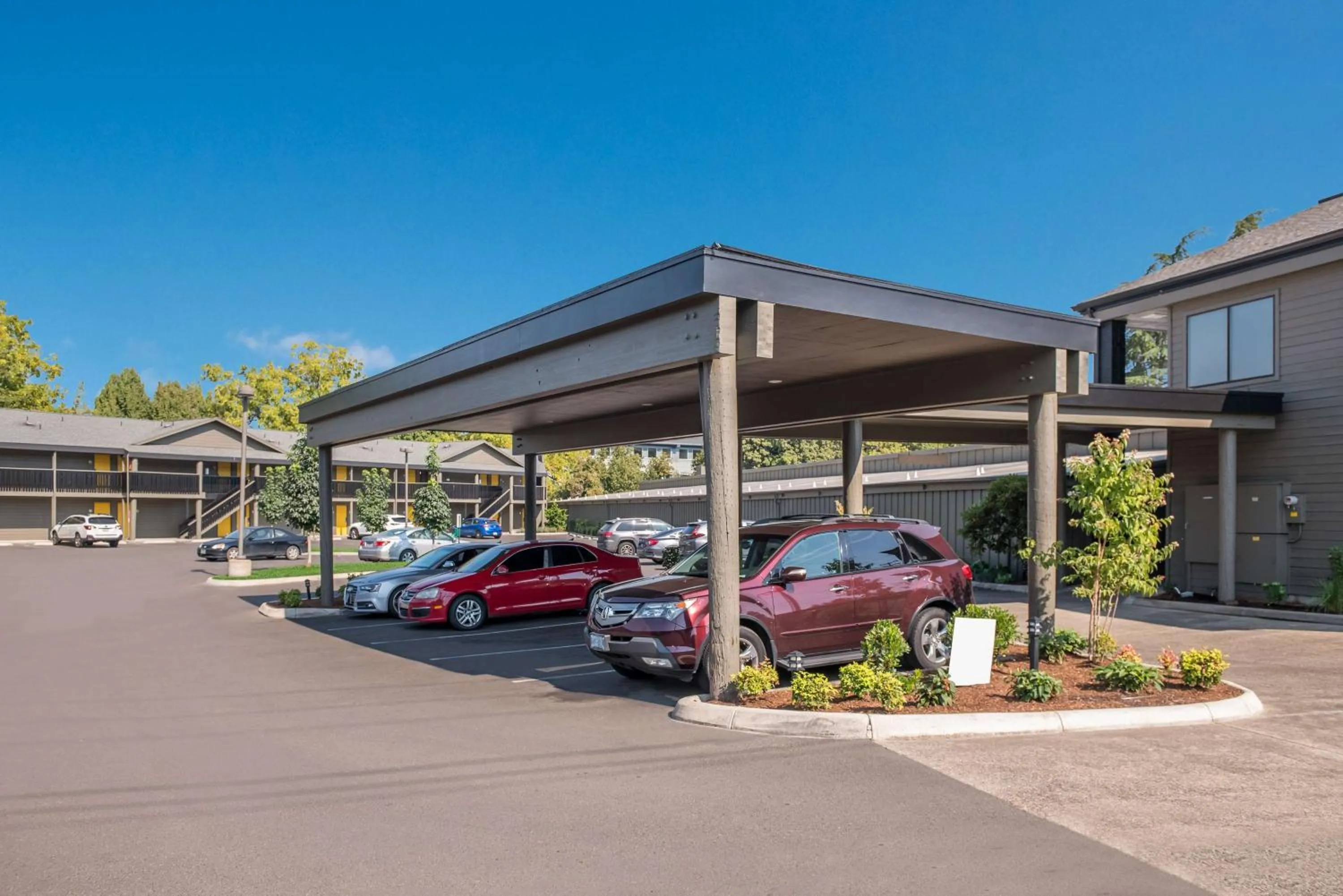 Property building in Best Western New Oregon Motel