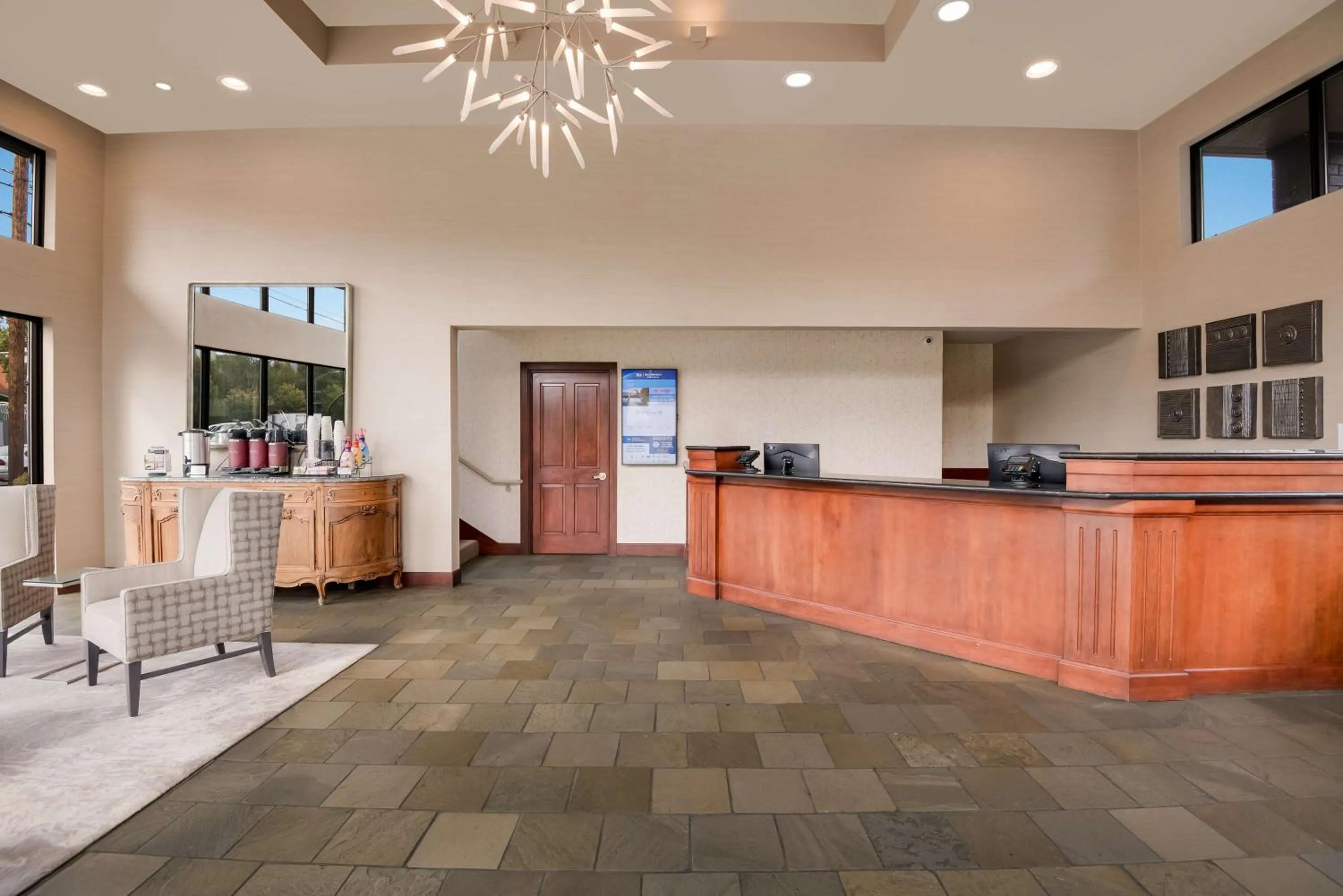 Lobby or reception in Best Western New Oregon Motel