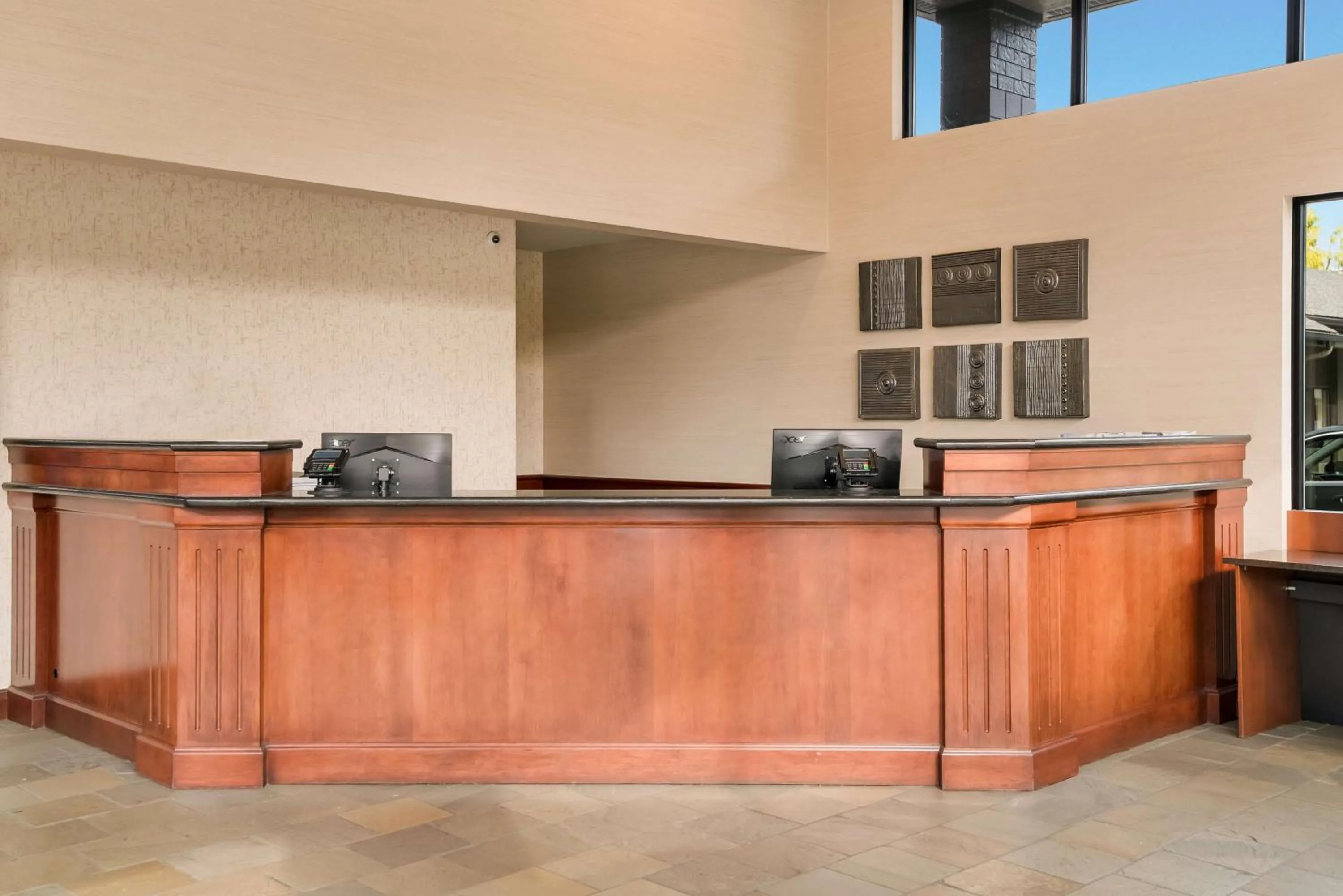 Lobby or reception in Best Western New Oregon Motel