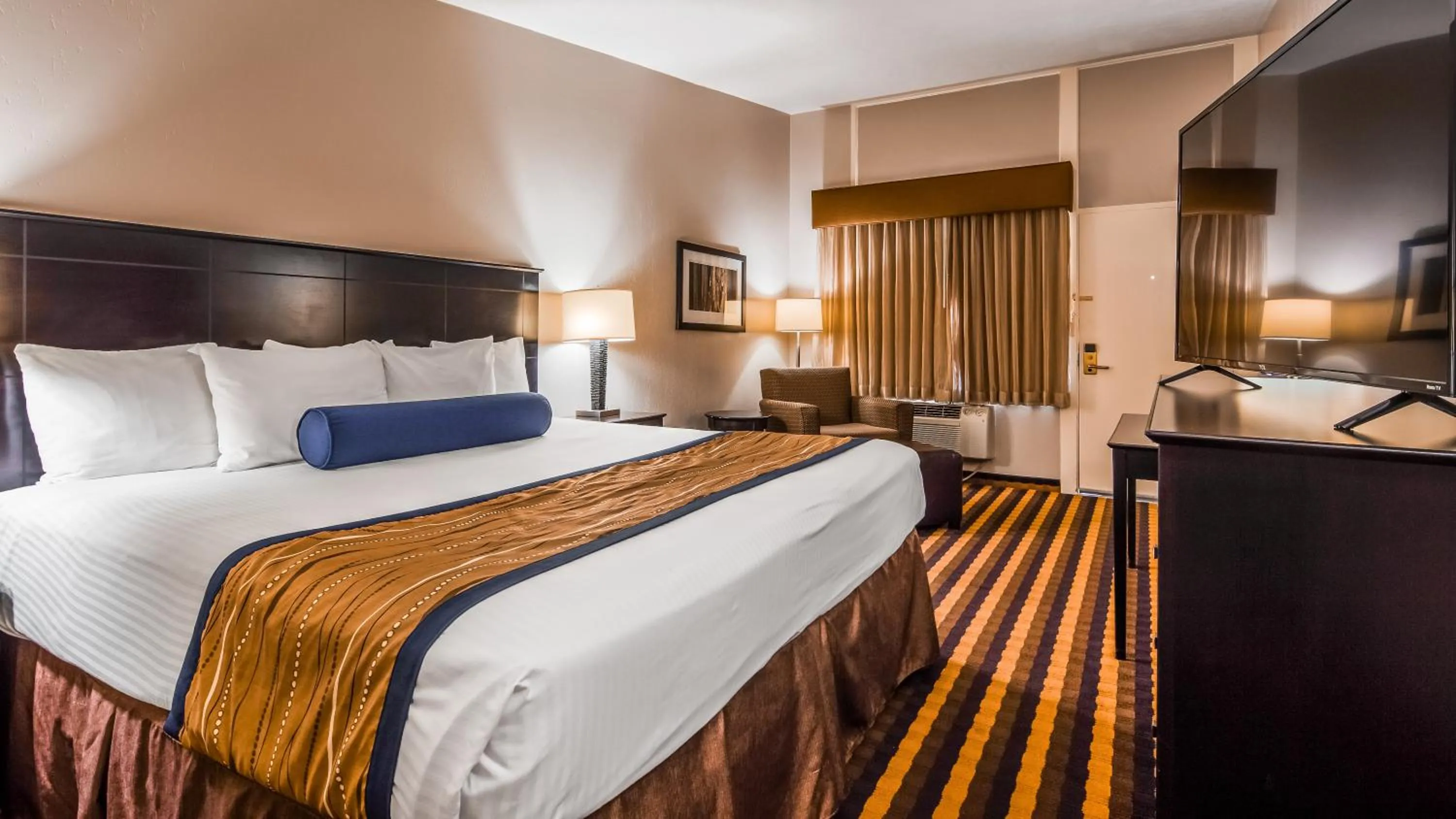 Bed in Best Western New Oregon Motel