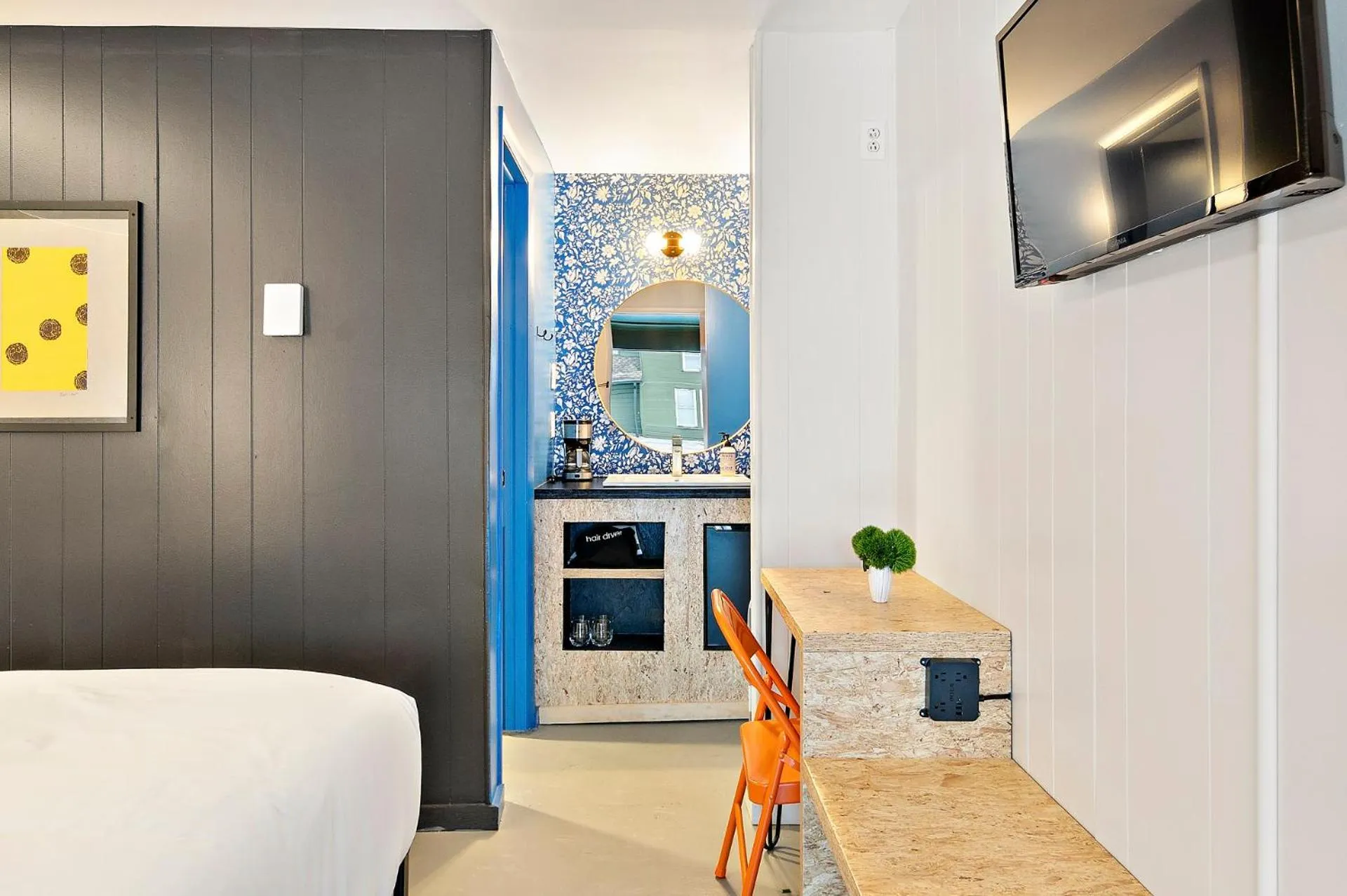 Bed in The Brooks Motel