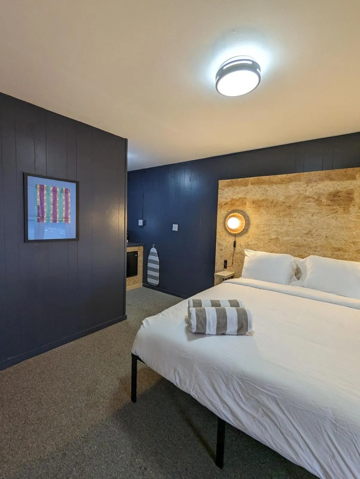 Bed in The Brooks Motel