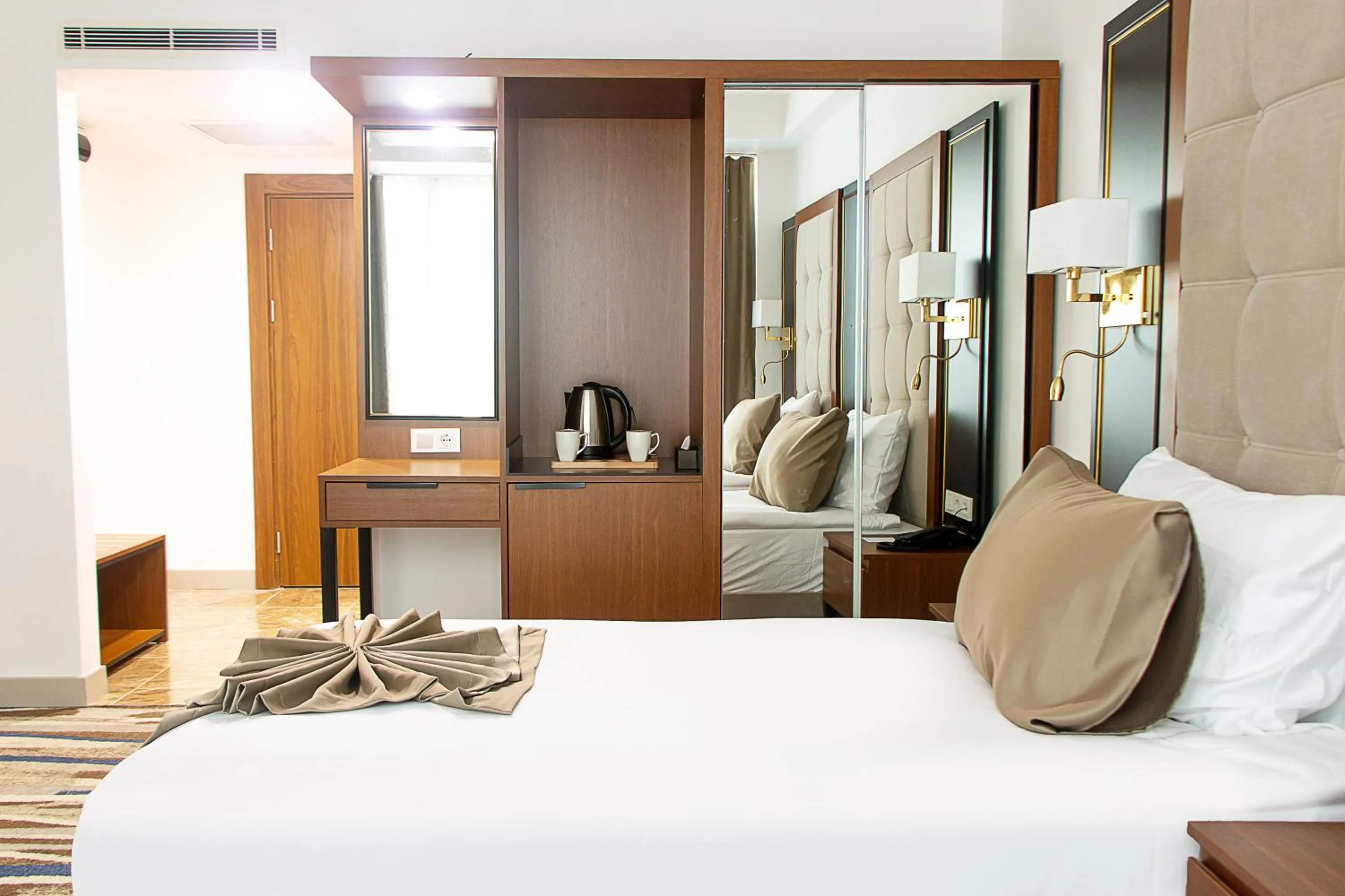 Bed in Shelter Inn Hotel & Spa