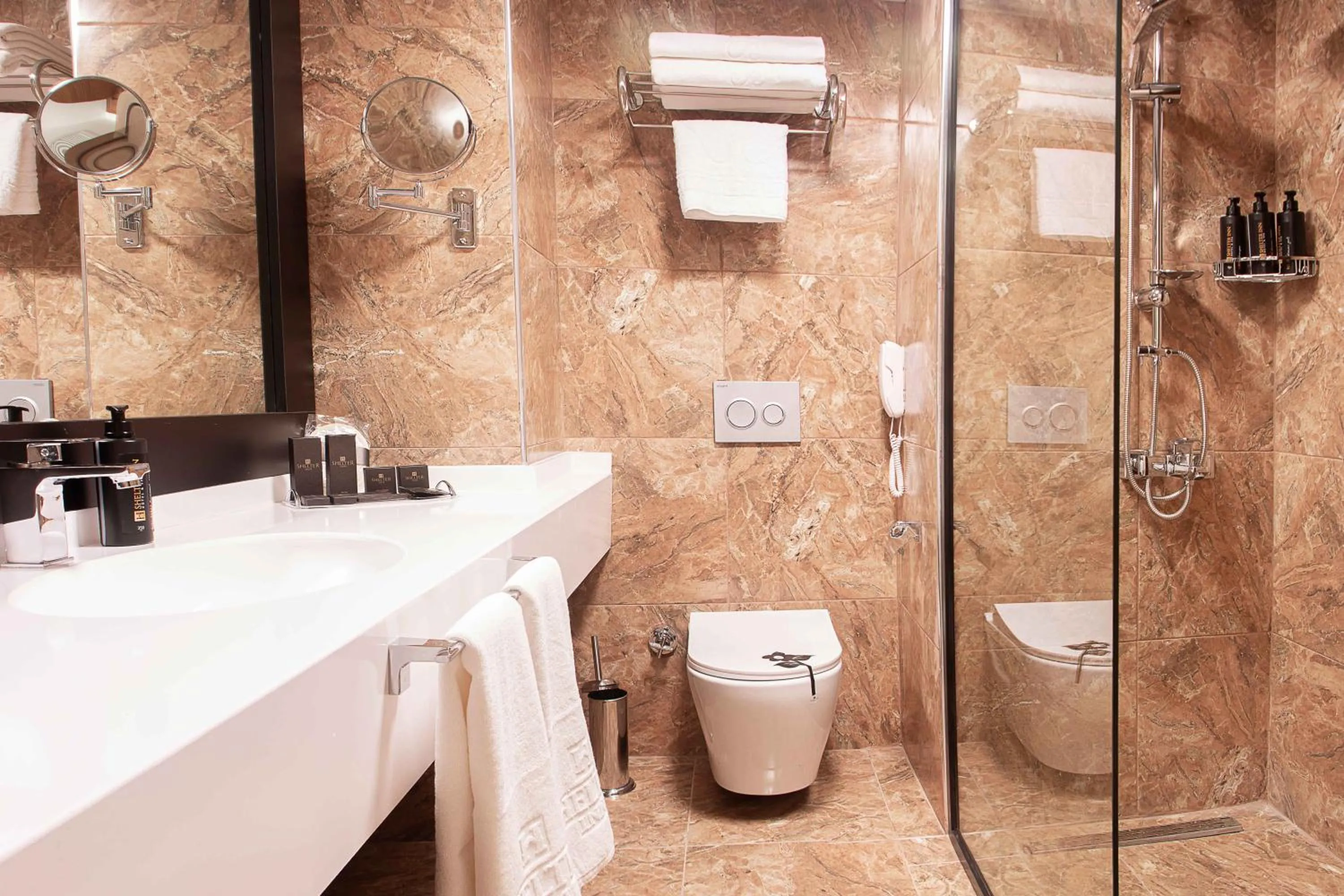 Shower in Shelter Inn Hotel & Spa