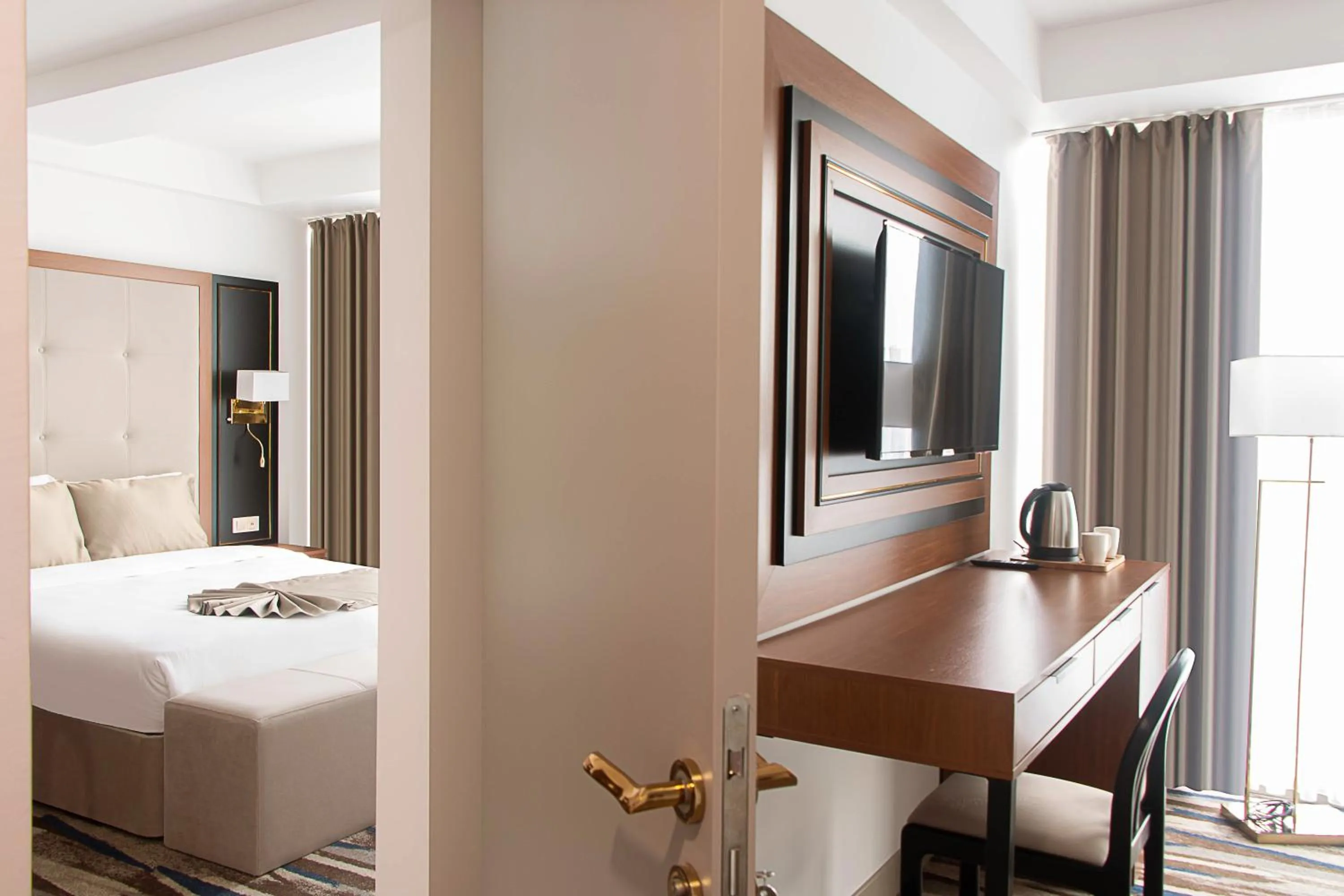 Bed in Shelter Inn Hotel & Spa