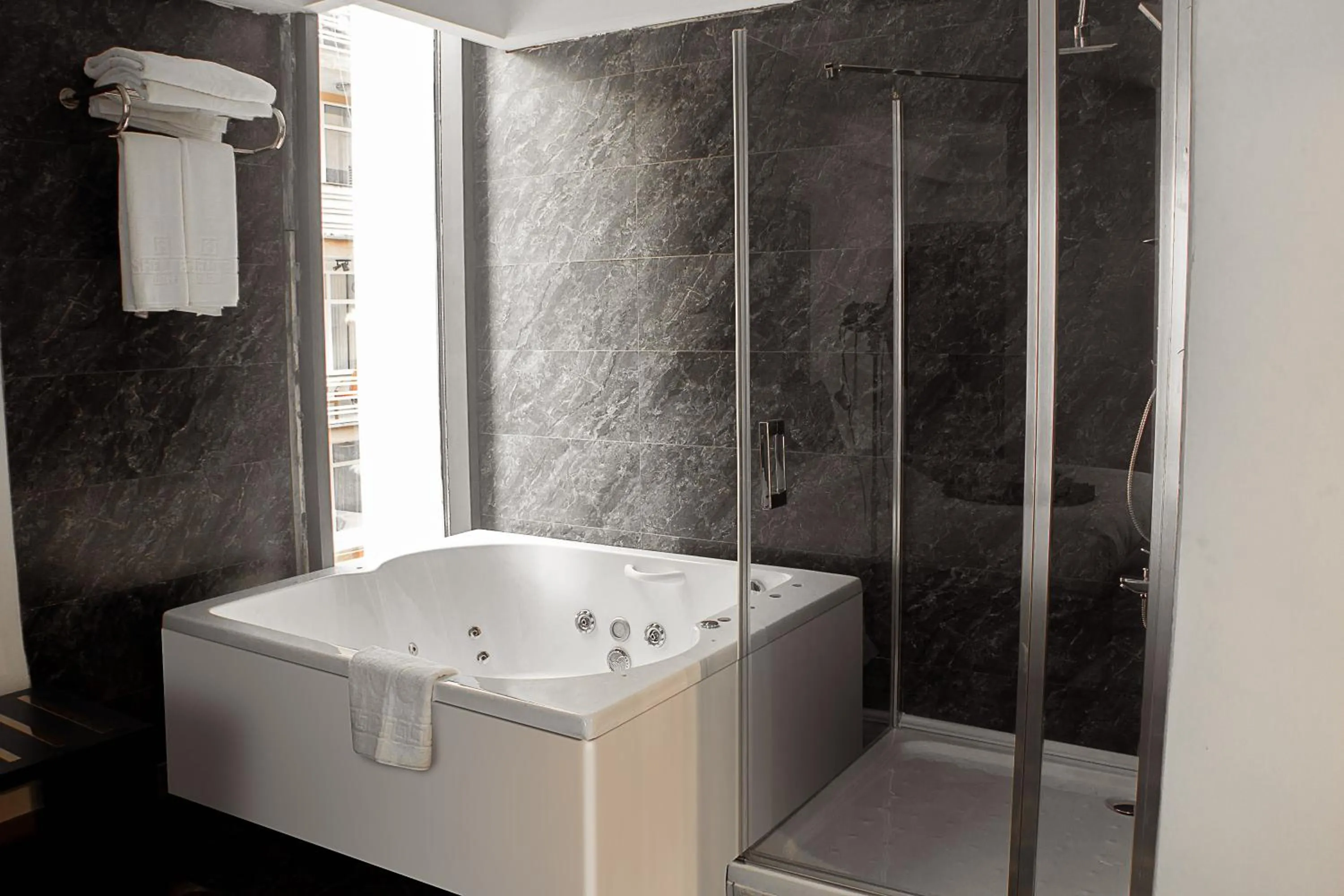 Bathroom in Shelter Inn Hotel & Spa