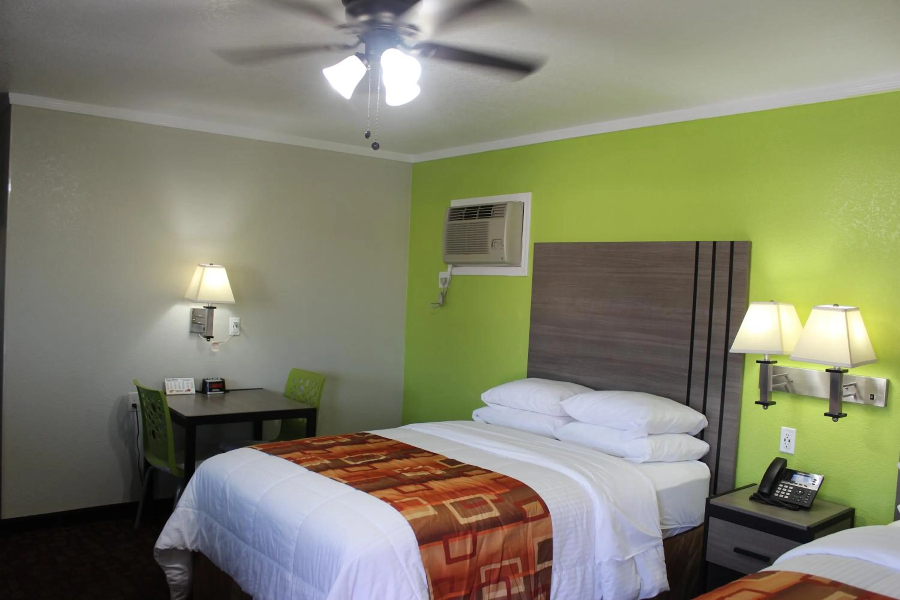 Bedroom, Bed in Copa Motel