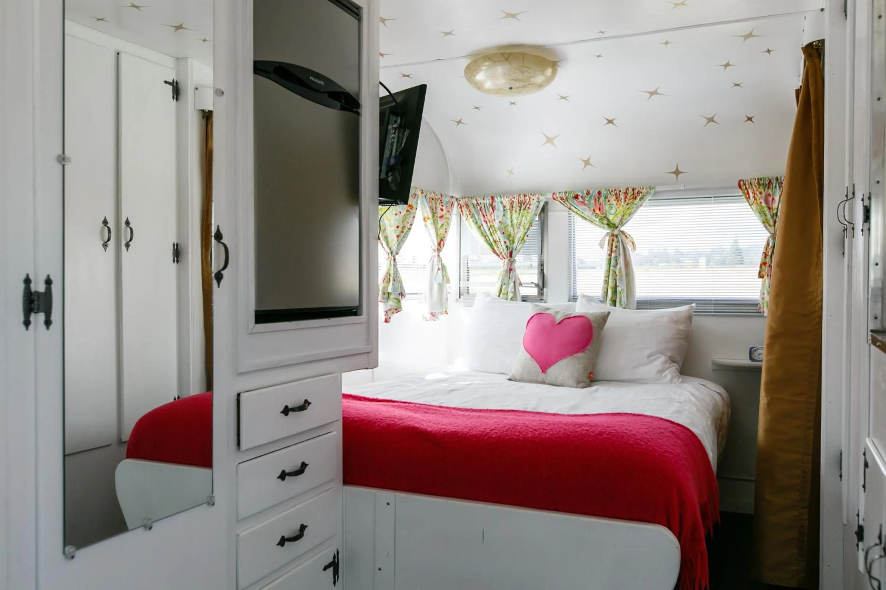 Bed in The Vintages Trailer Resort