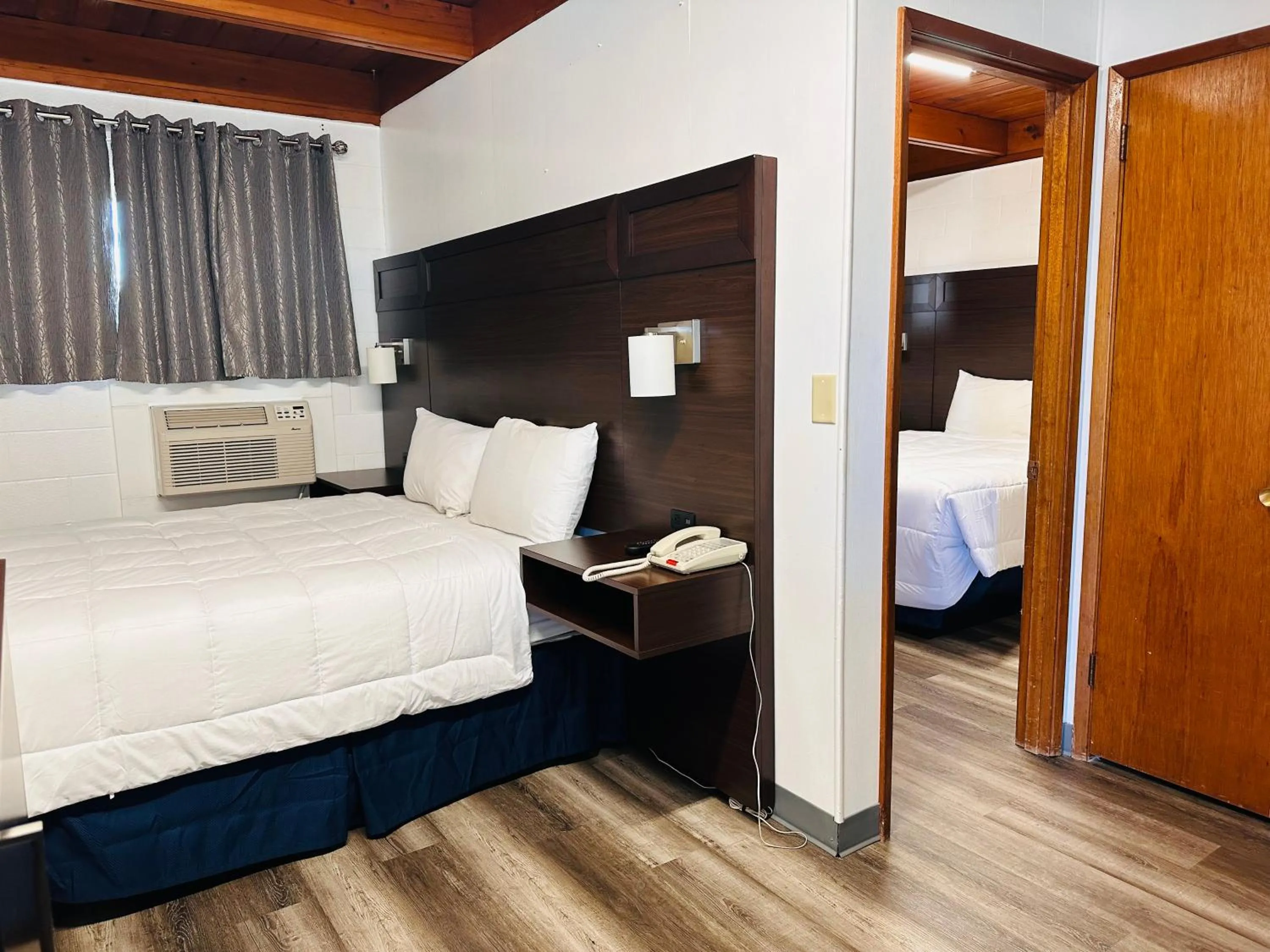 Bedroom, Bed in Anchor Inn Motel by Loyalty