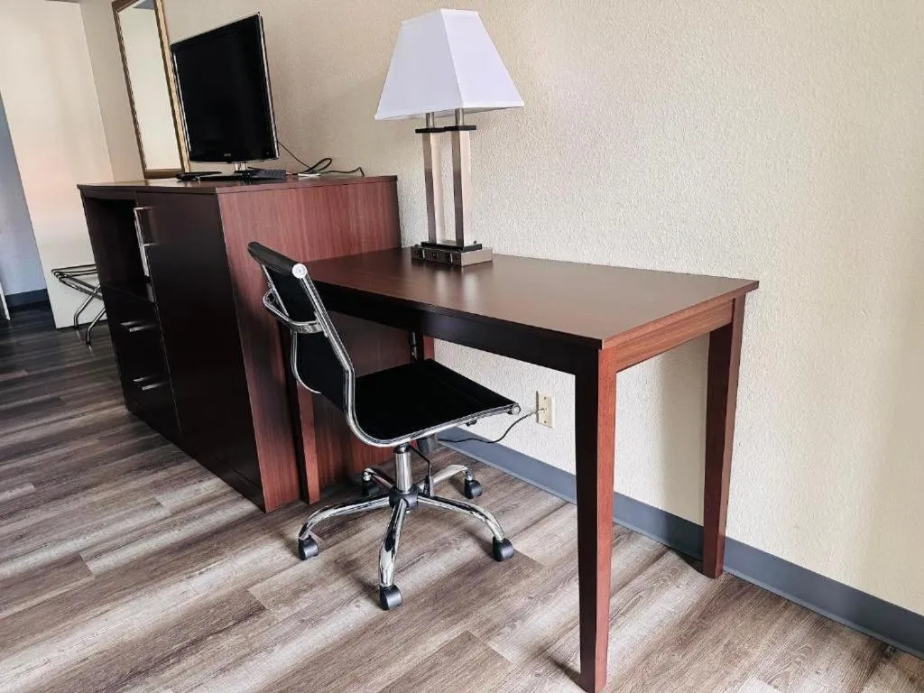 Standard Double Suite in Anchor Inn Motel by Loyalty