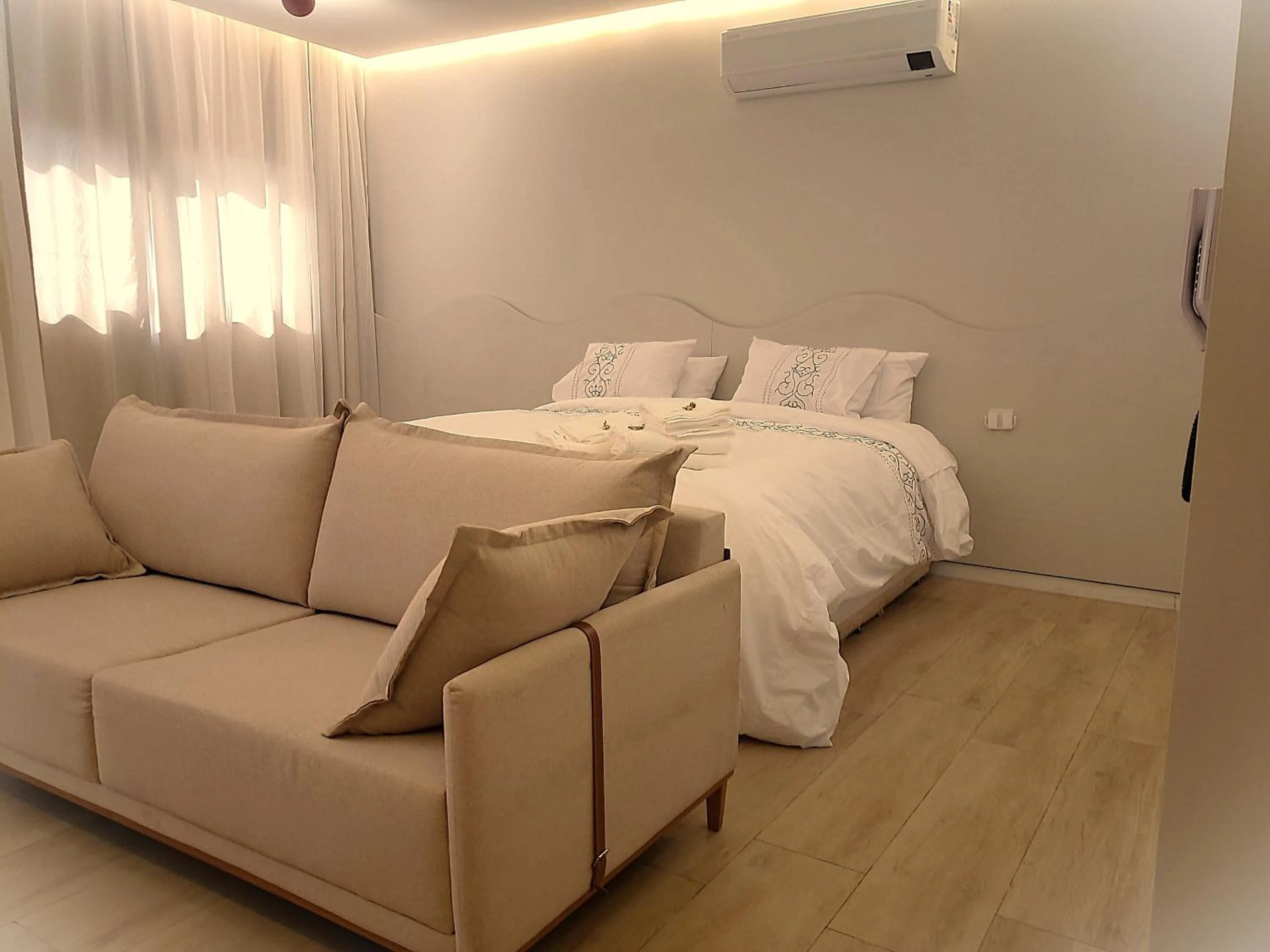 Communal lounge/ TV room, Bed in Apart-hotel Theotókos Flats