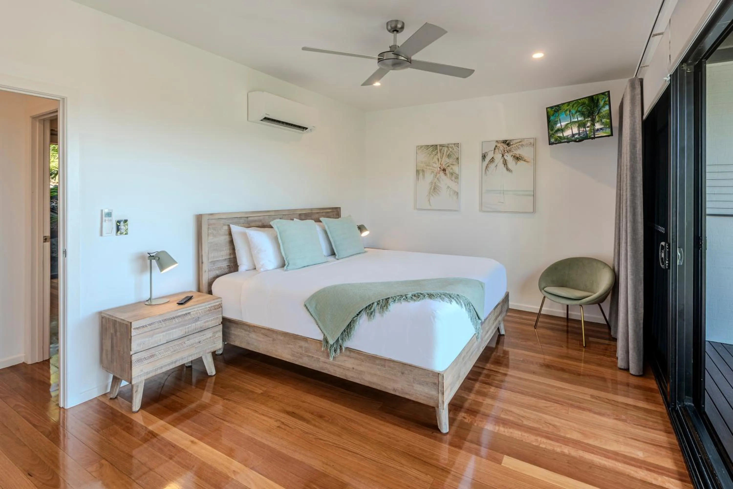 Bedroom, Bed in Pinnacle Apartments on Hamilton Island by HIHA