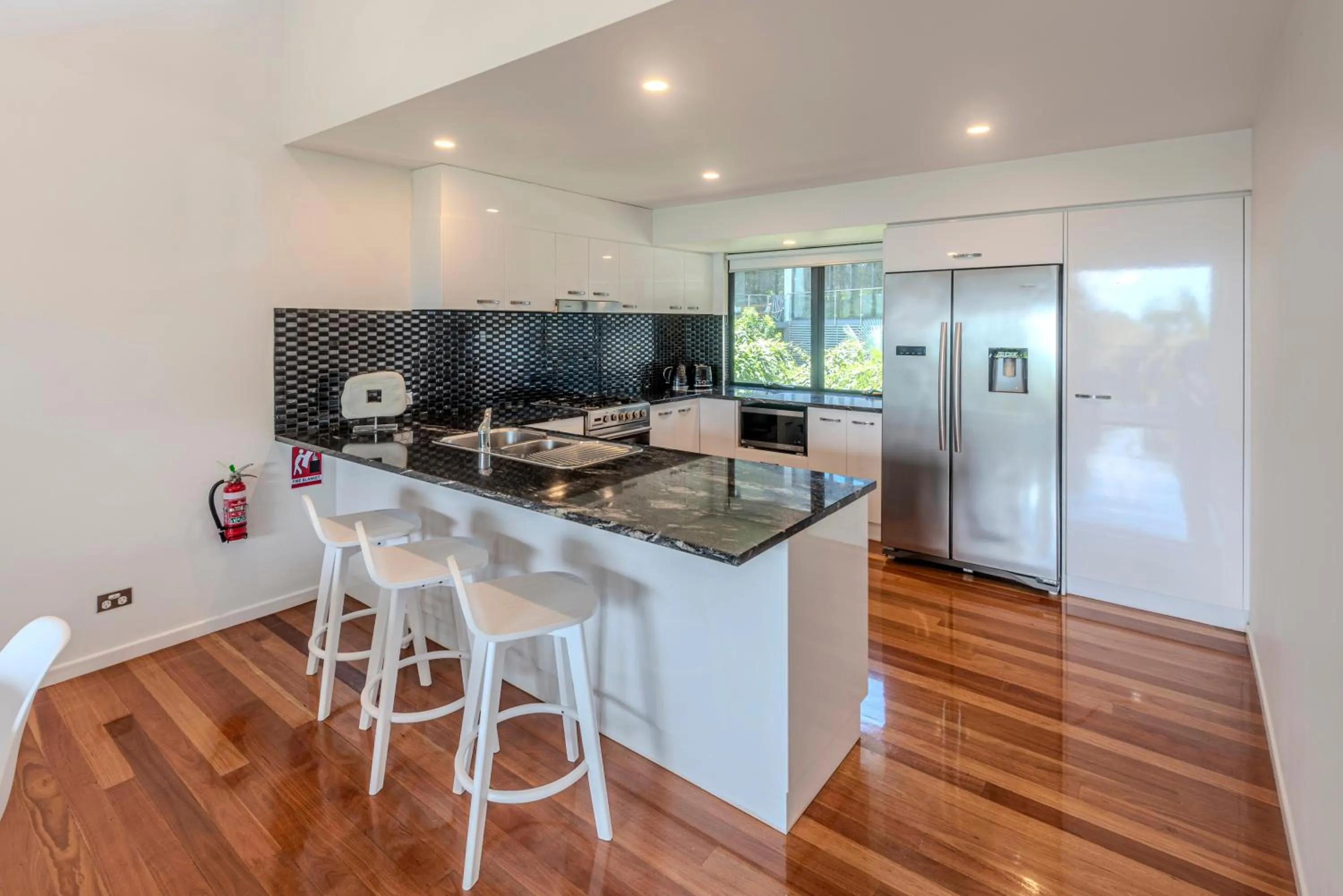 Kitchen or kitchenette in Pinnacle Apartments on Hamilton Island by HIHA