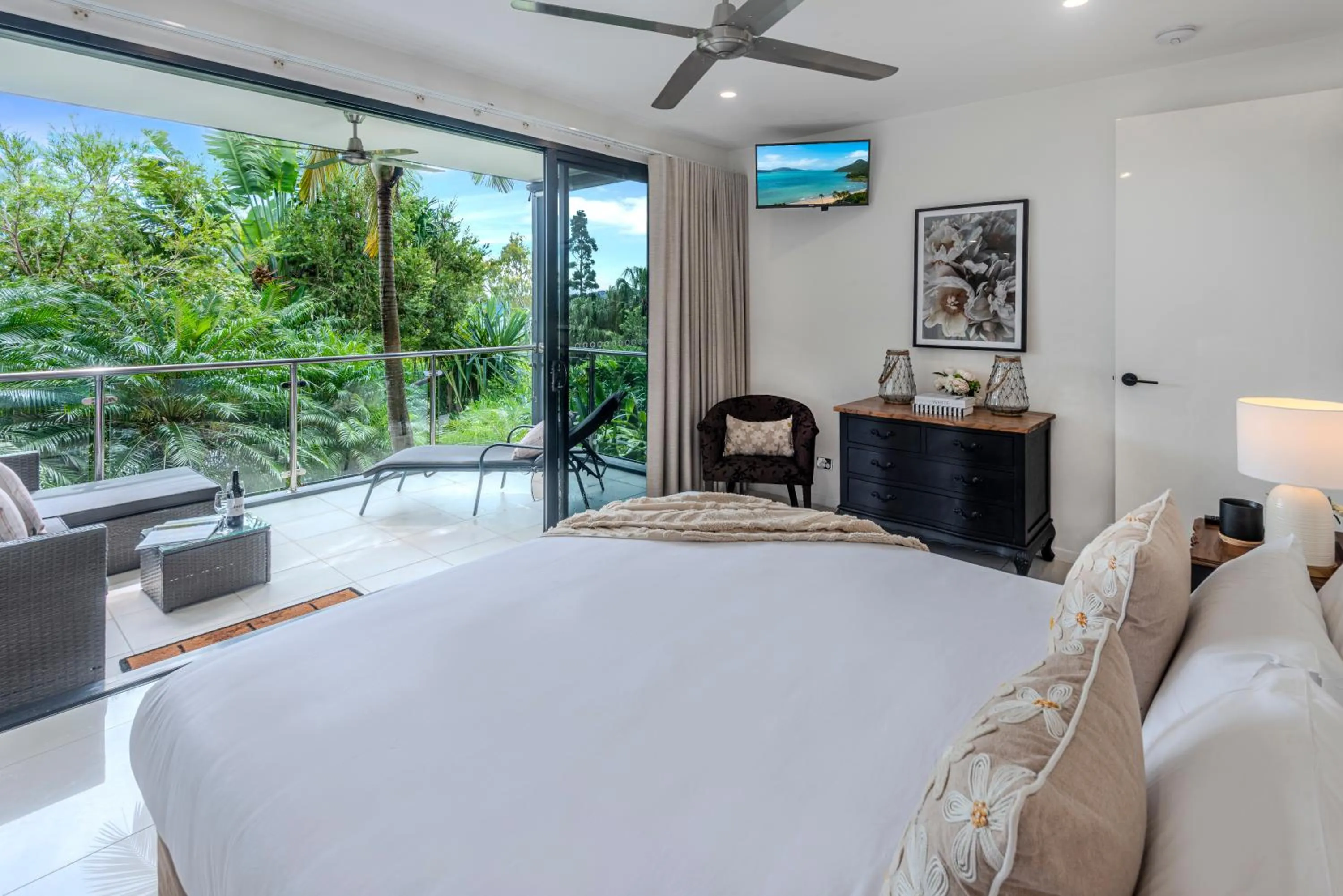 Bedroom, Bed in Pinnacle Apartments on Hamilton Island by HIHA
