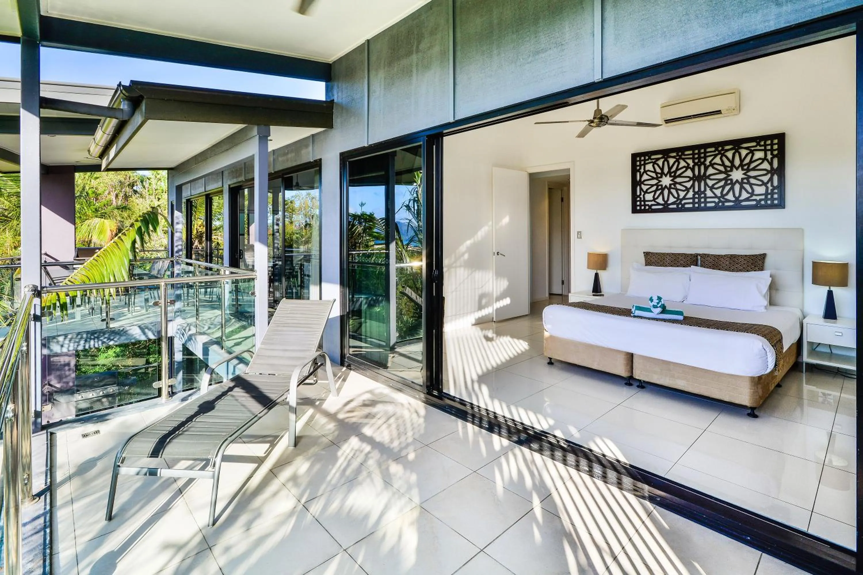Balcony/Terrace, Bed in Pinnacle Apartments on Hamilton Island by HIHA