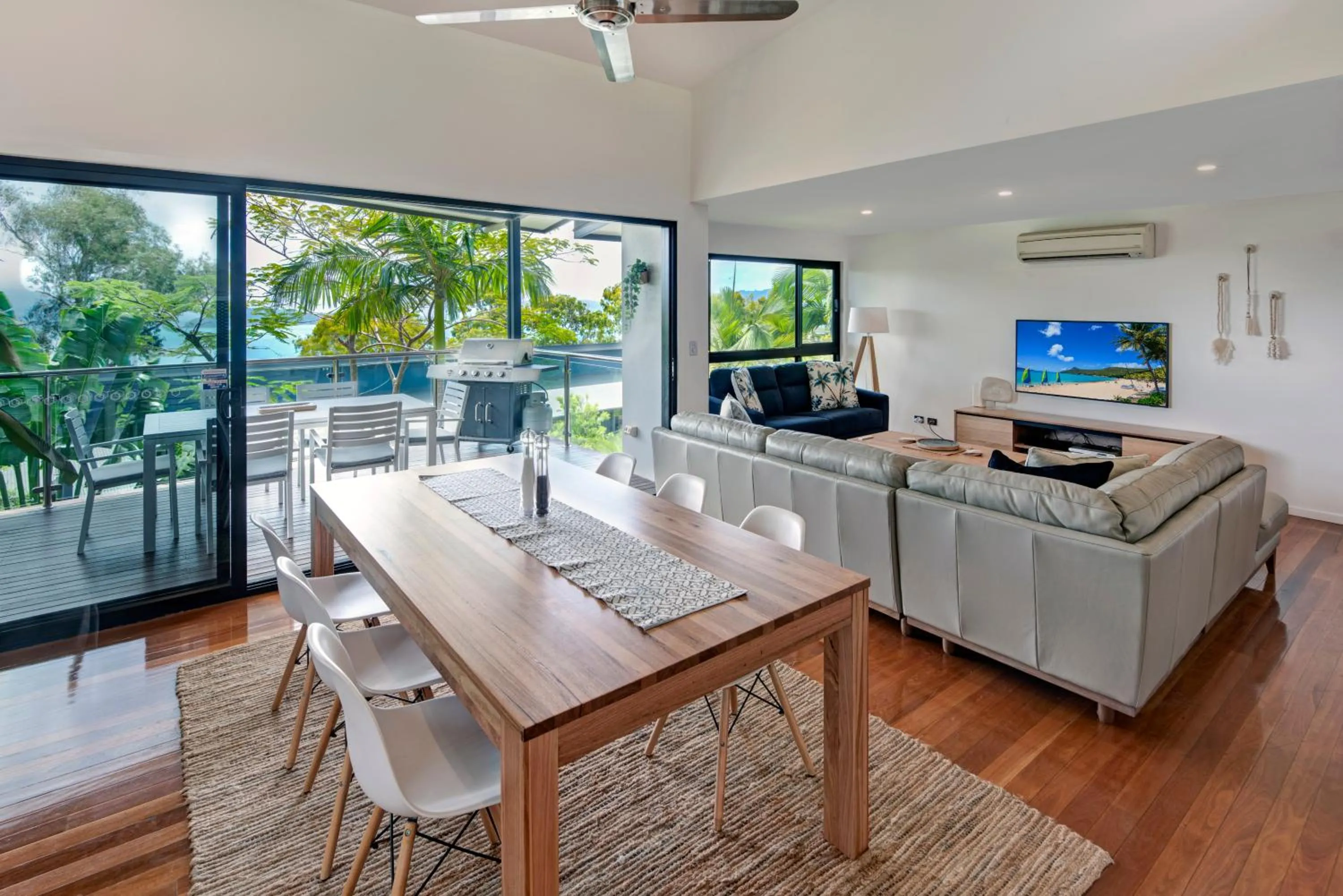 Living room in Pinnacle Apartments on Hamilton Island by HIHA