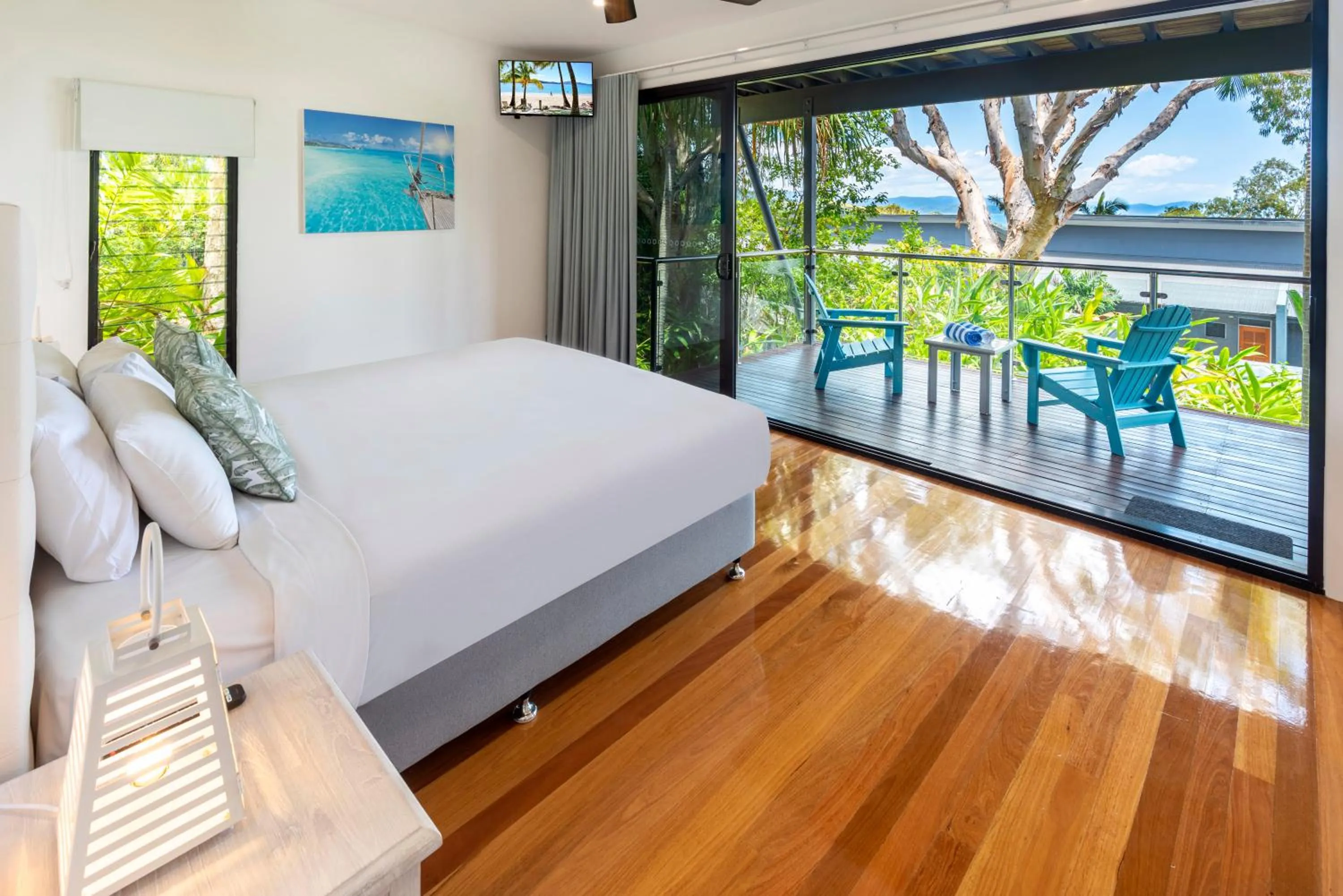 Balcony/Terrace, Bed in Pinnacle Apartments on Hamilton Island by HIHA