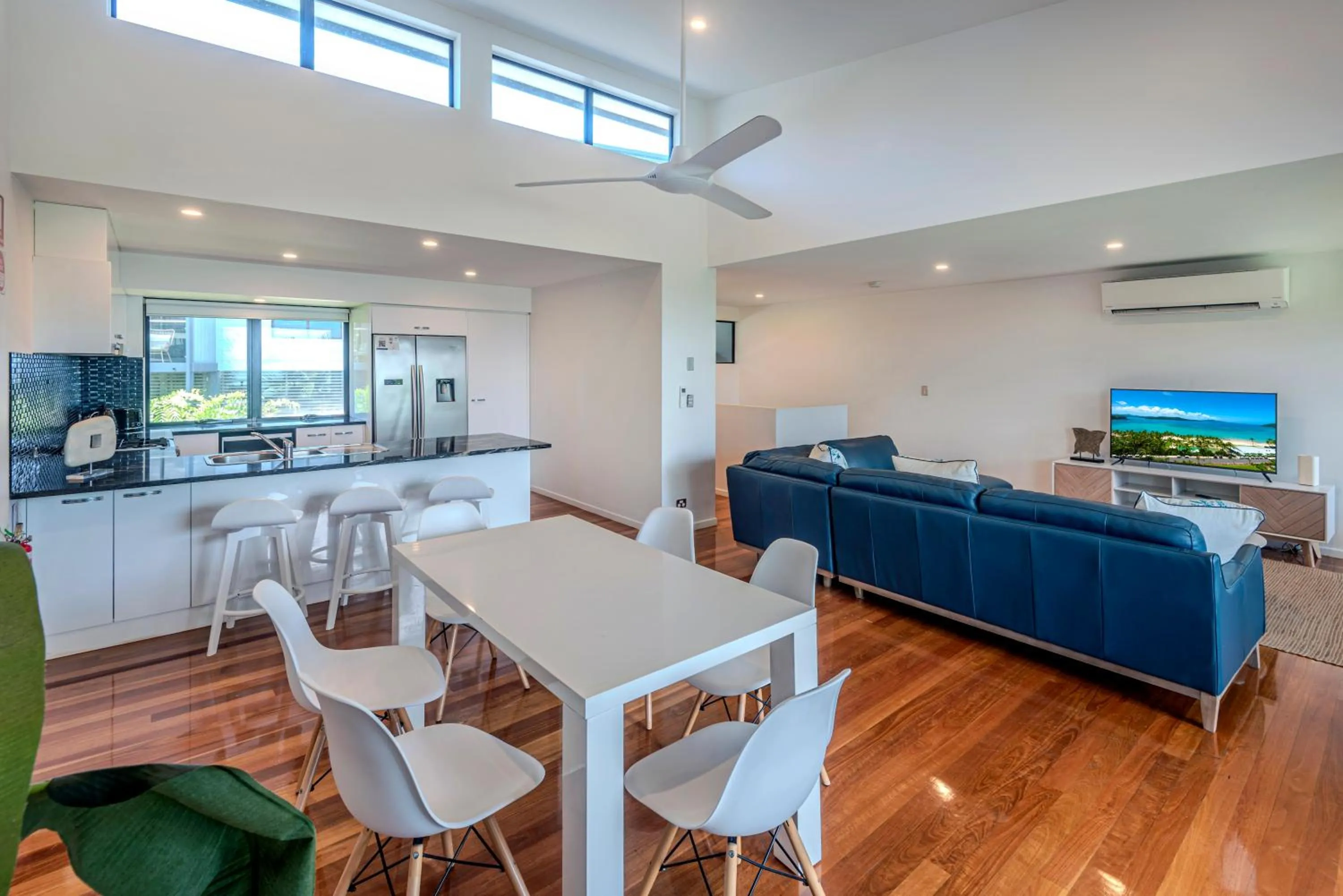Dining area in Pinnacle Apartments on Hamilton Island by HIHA