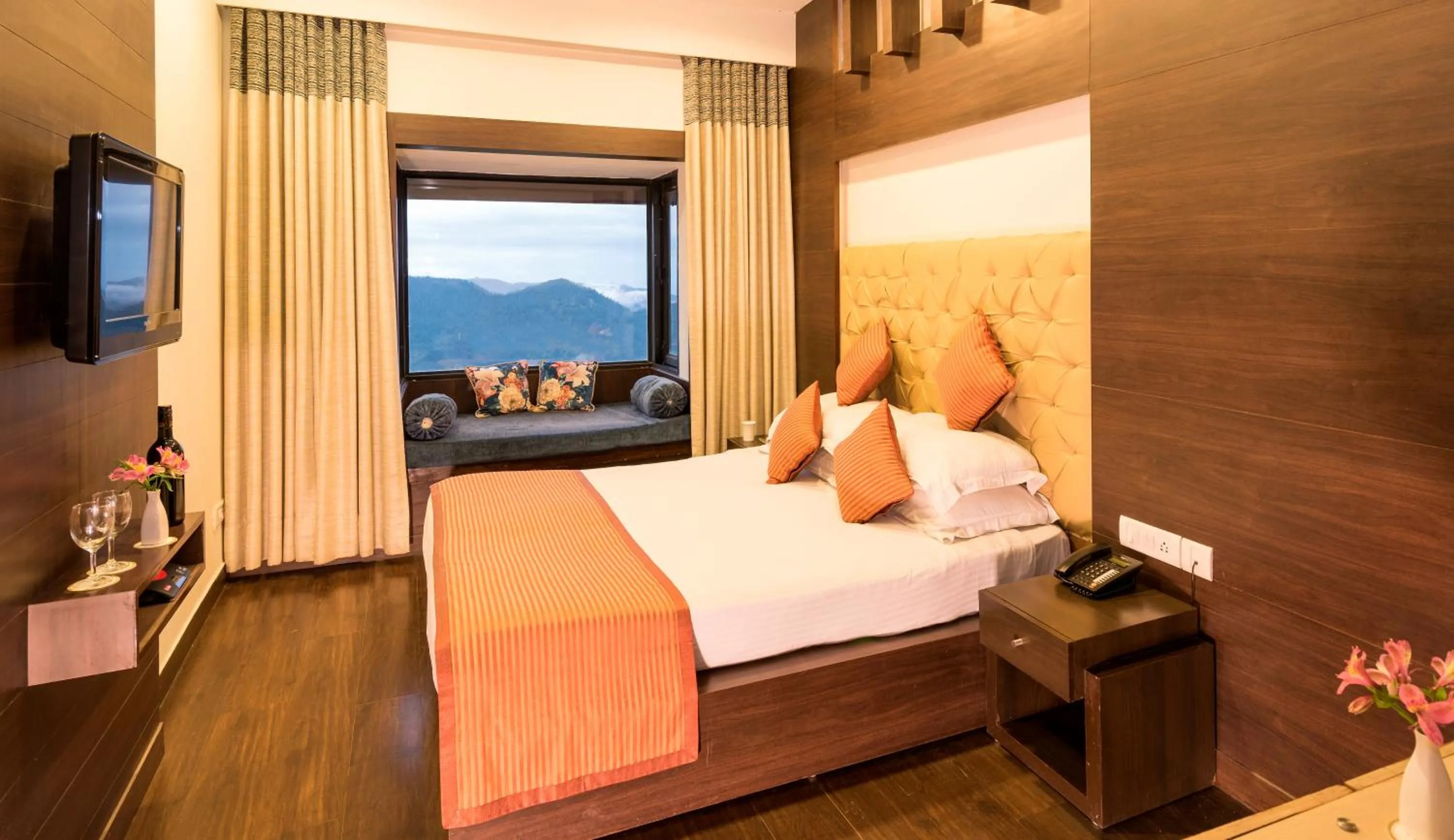 Mountain view, Bed in Koti Resort