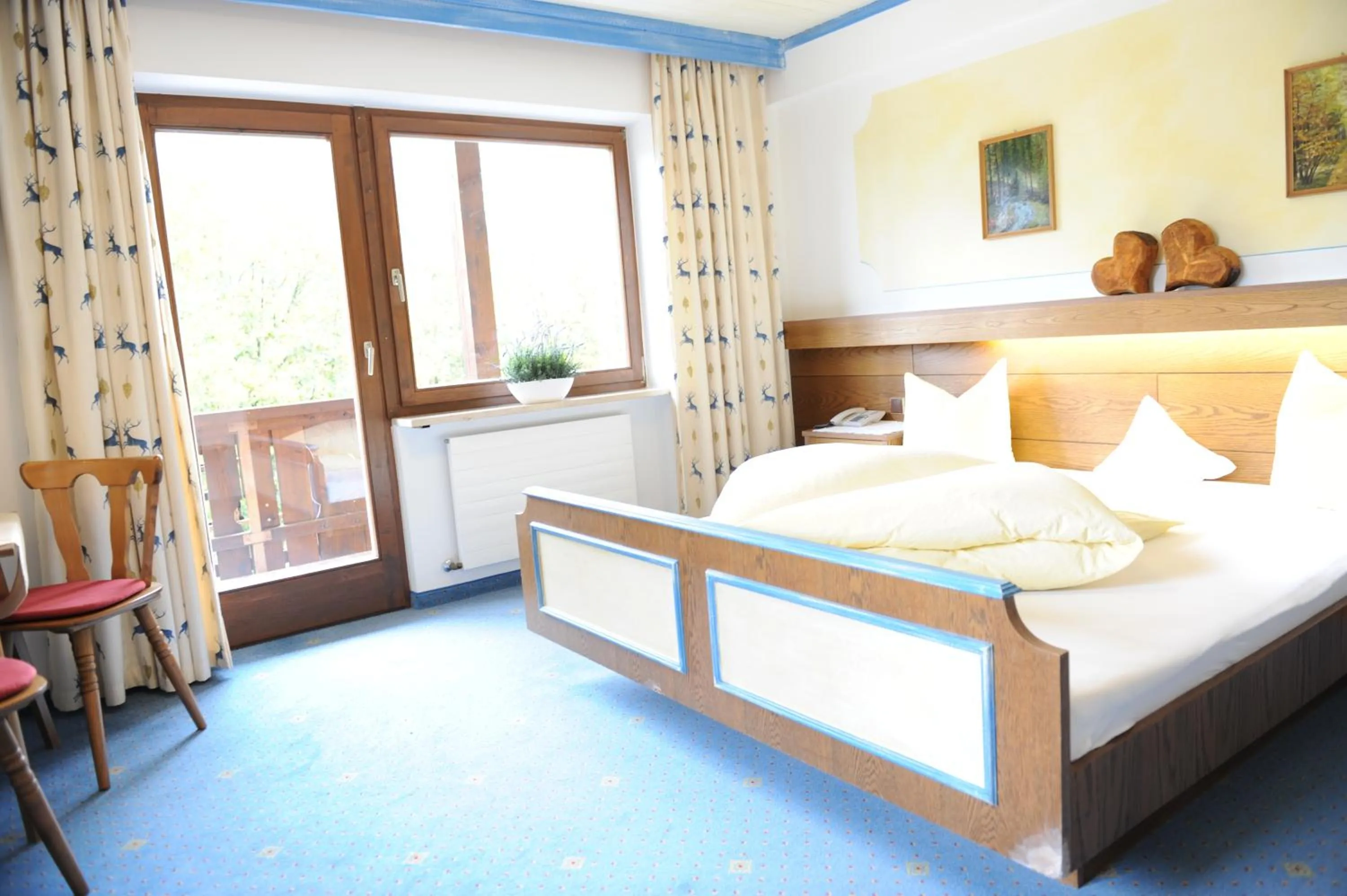 Bed in Das Naturhotel die Eng