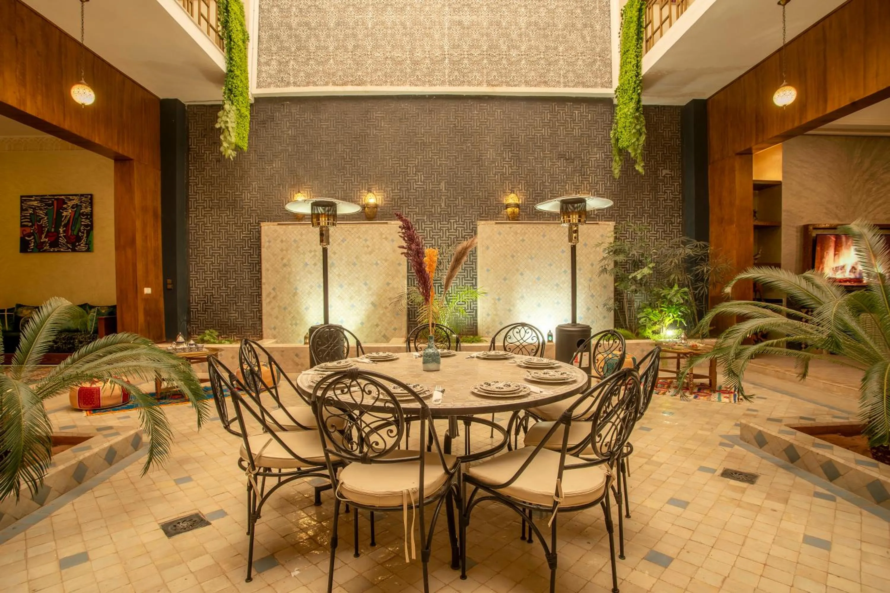 Restaurant/places to eat in Riad Azia