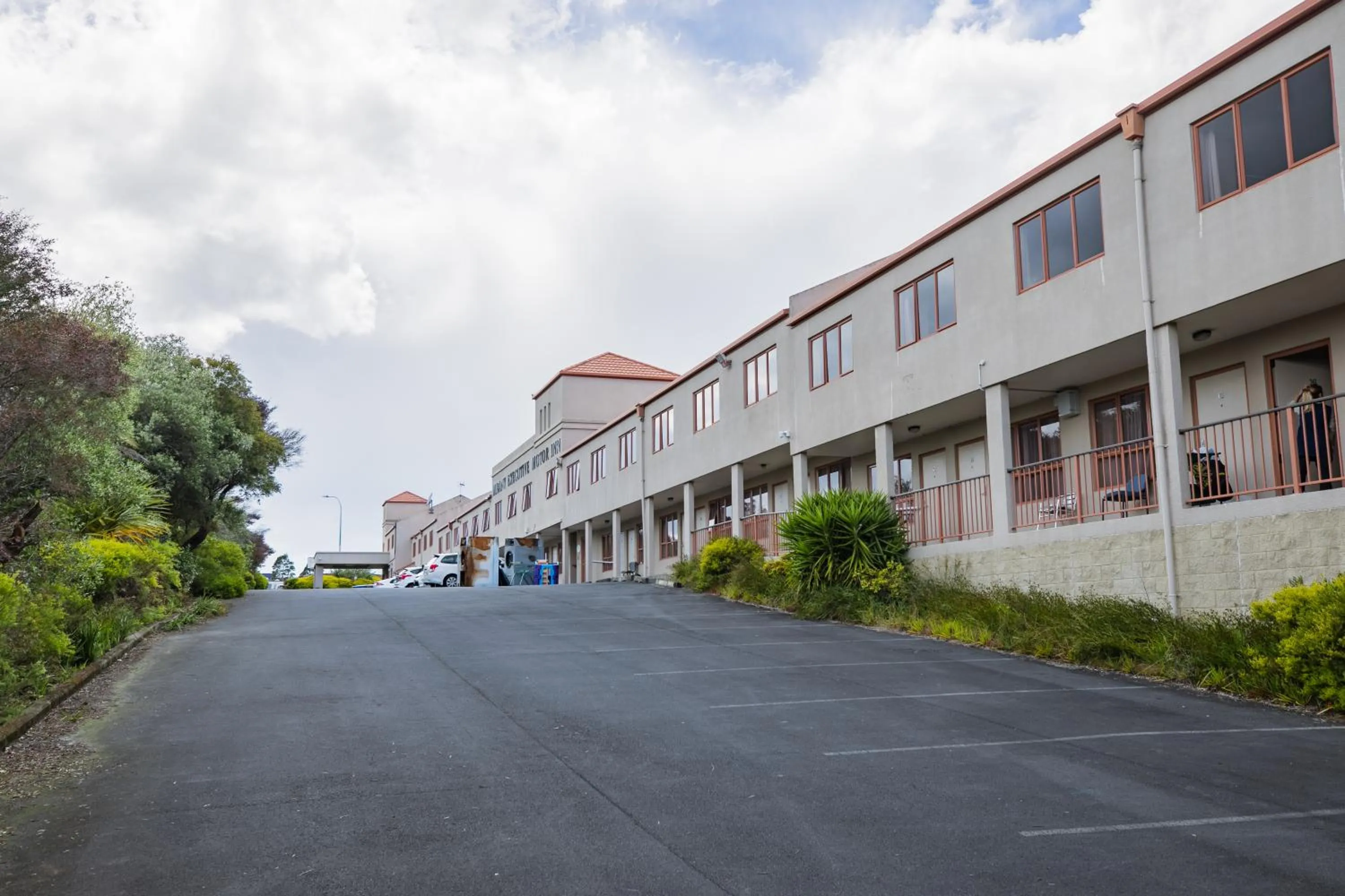 Property building in Albany Executive Motor Inn Limited