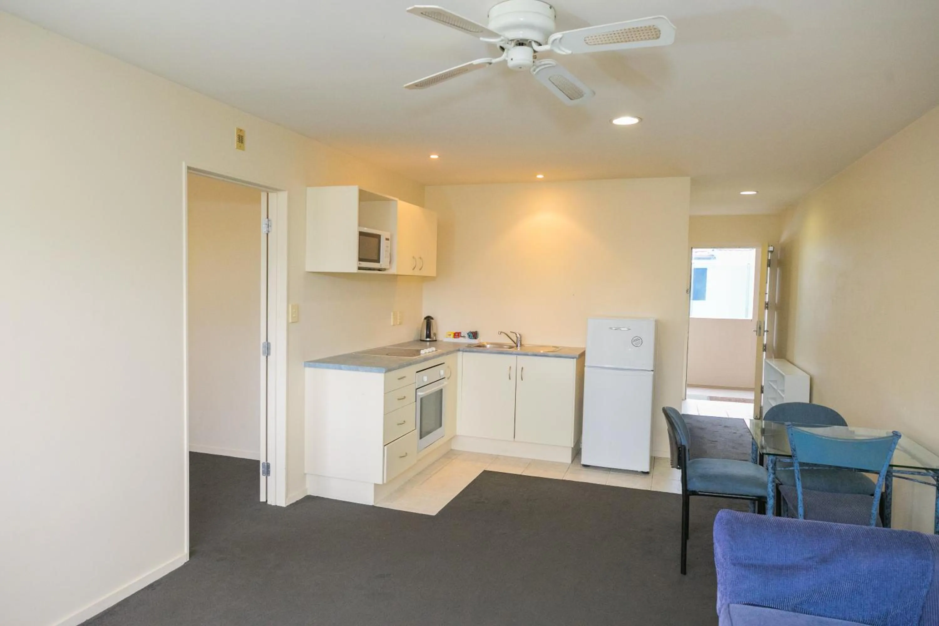 Kitchen or kitchenette in Albany Executive Motor Inn Limited