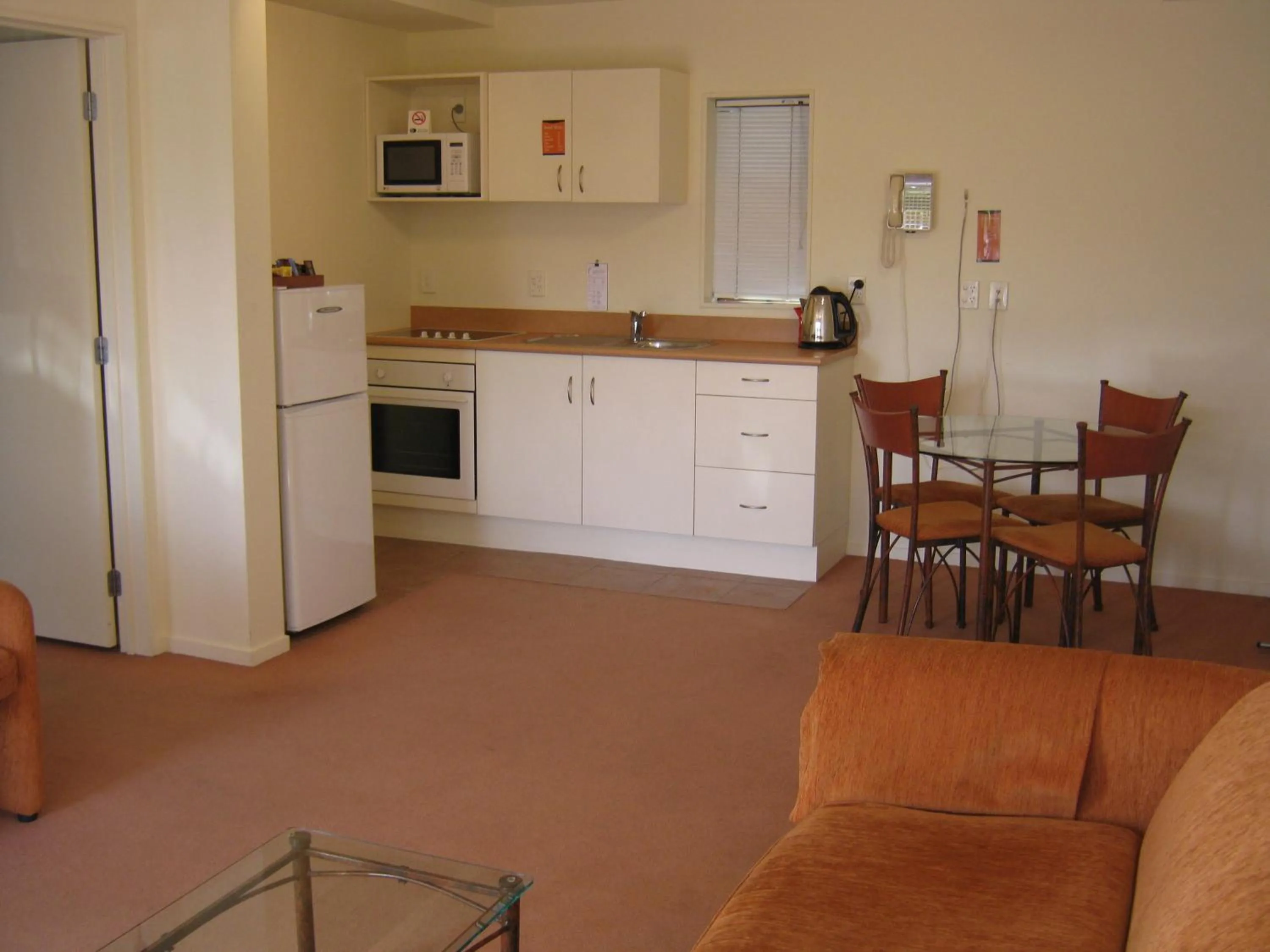 Kitchen or kitchenette in Albany Executive Motor Inn Limited