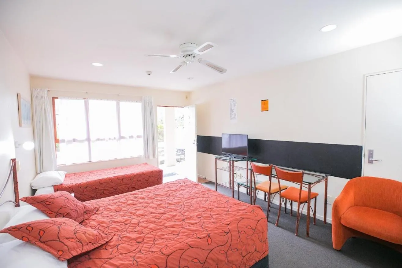 Bed in Albany Executive Motor Inn Limited