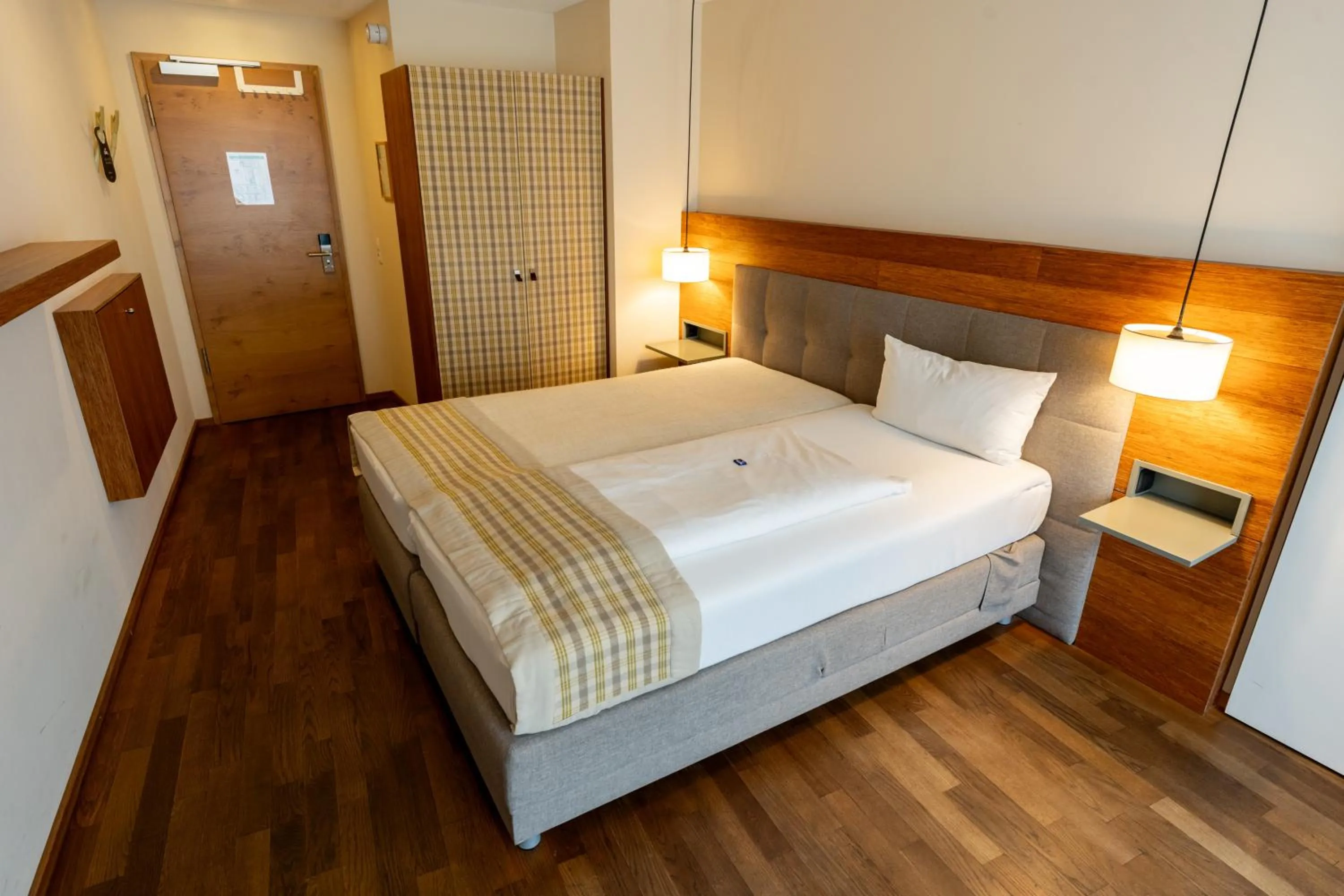 Photo of the whole room, Bed in Restaurant Hotel Zum Storchen