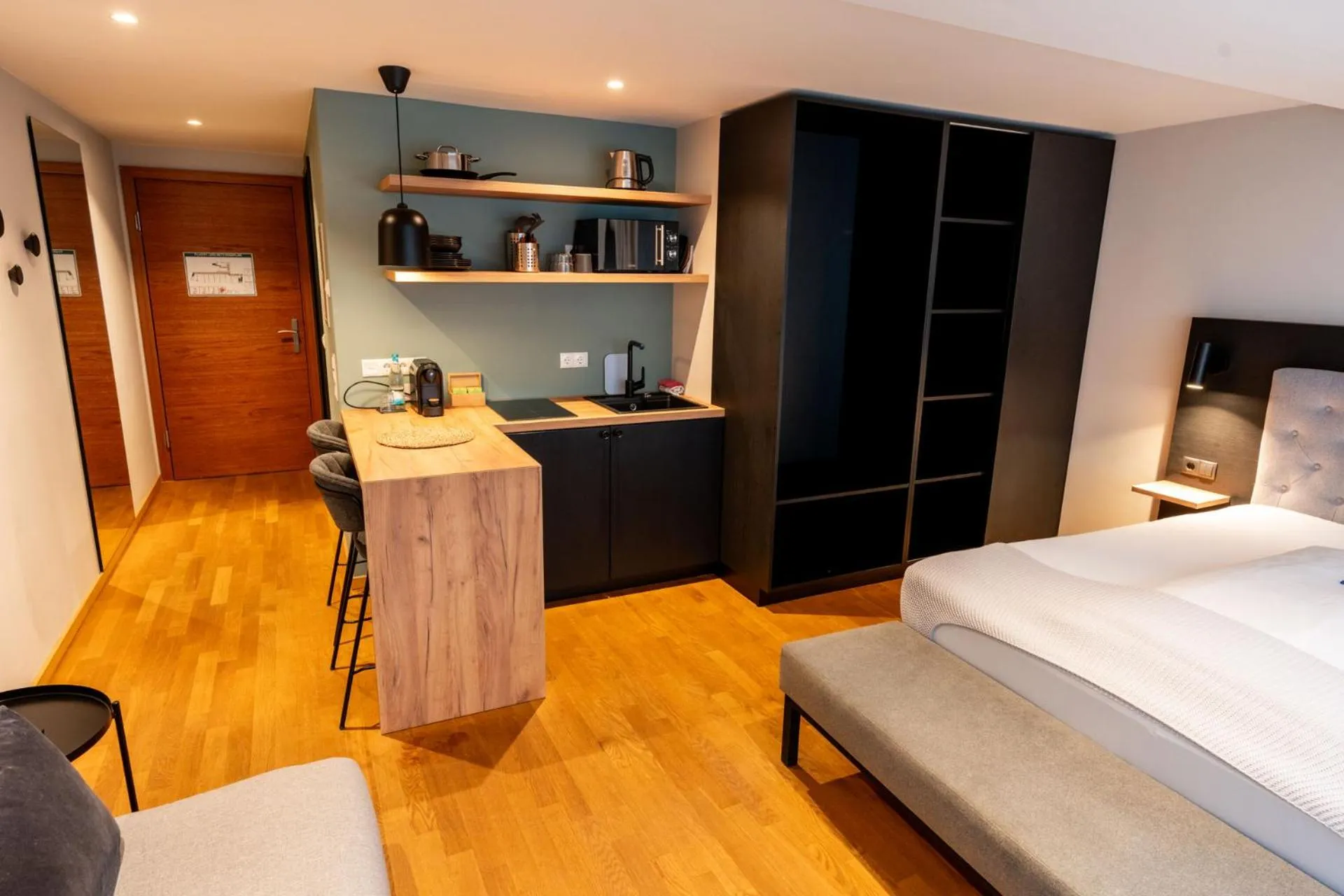 Kitchen or kitchenette, Bed in Restaurant Hotel Zum Storchen