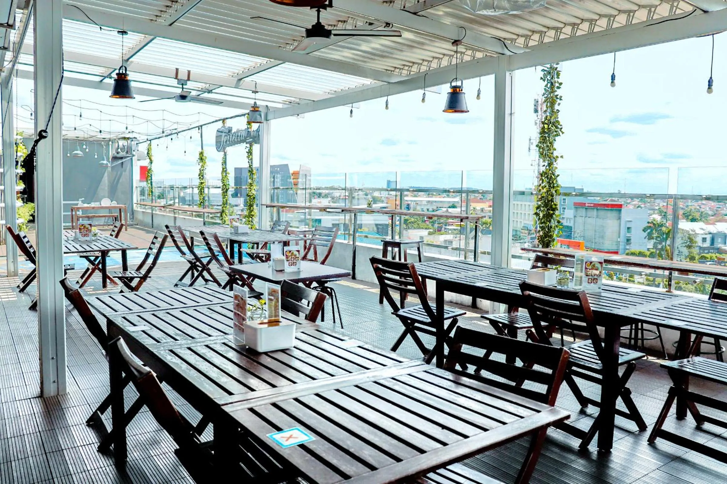 Restaurant/places to eat in Cordela Inn R Sukamto Palembang