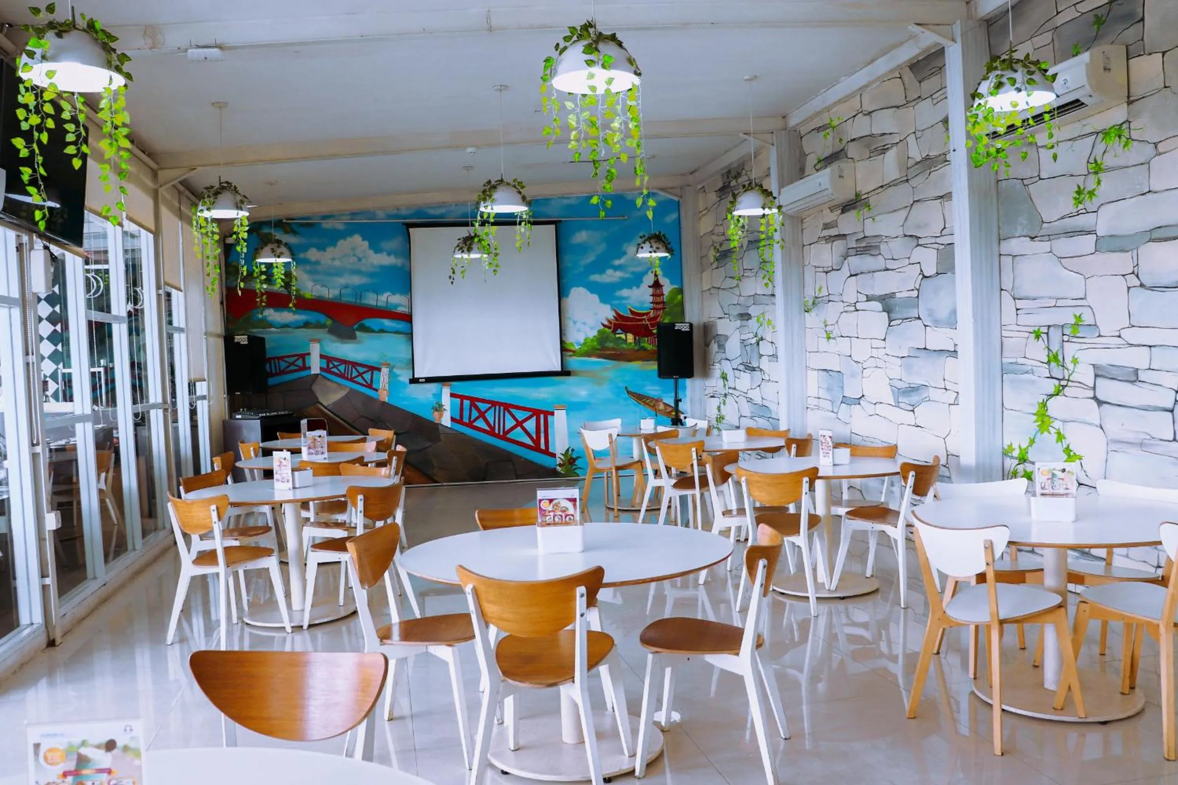 Restaurant/places to eat in Cordela Inn R Sukamto Palembang