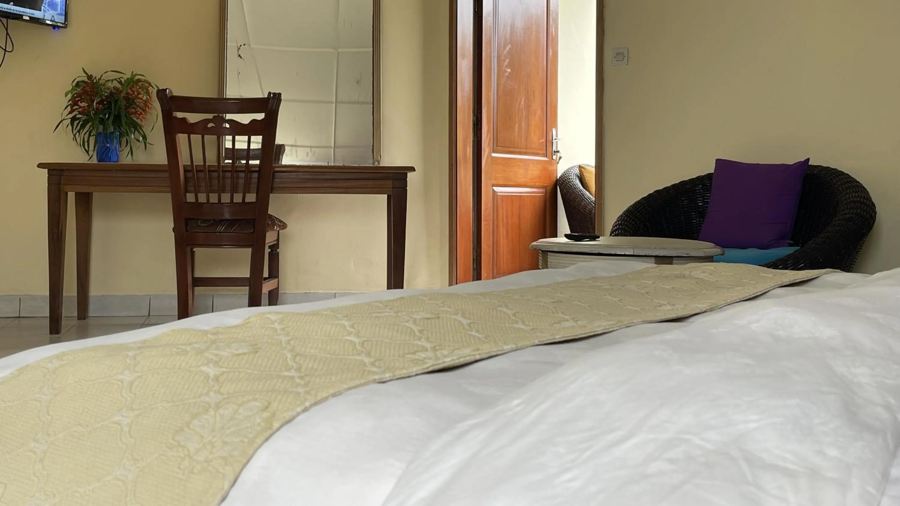 Bedroom, Bed in Hotel les Polygones Kribi