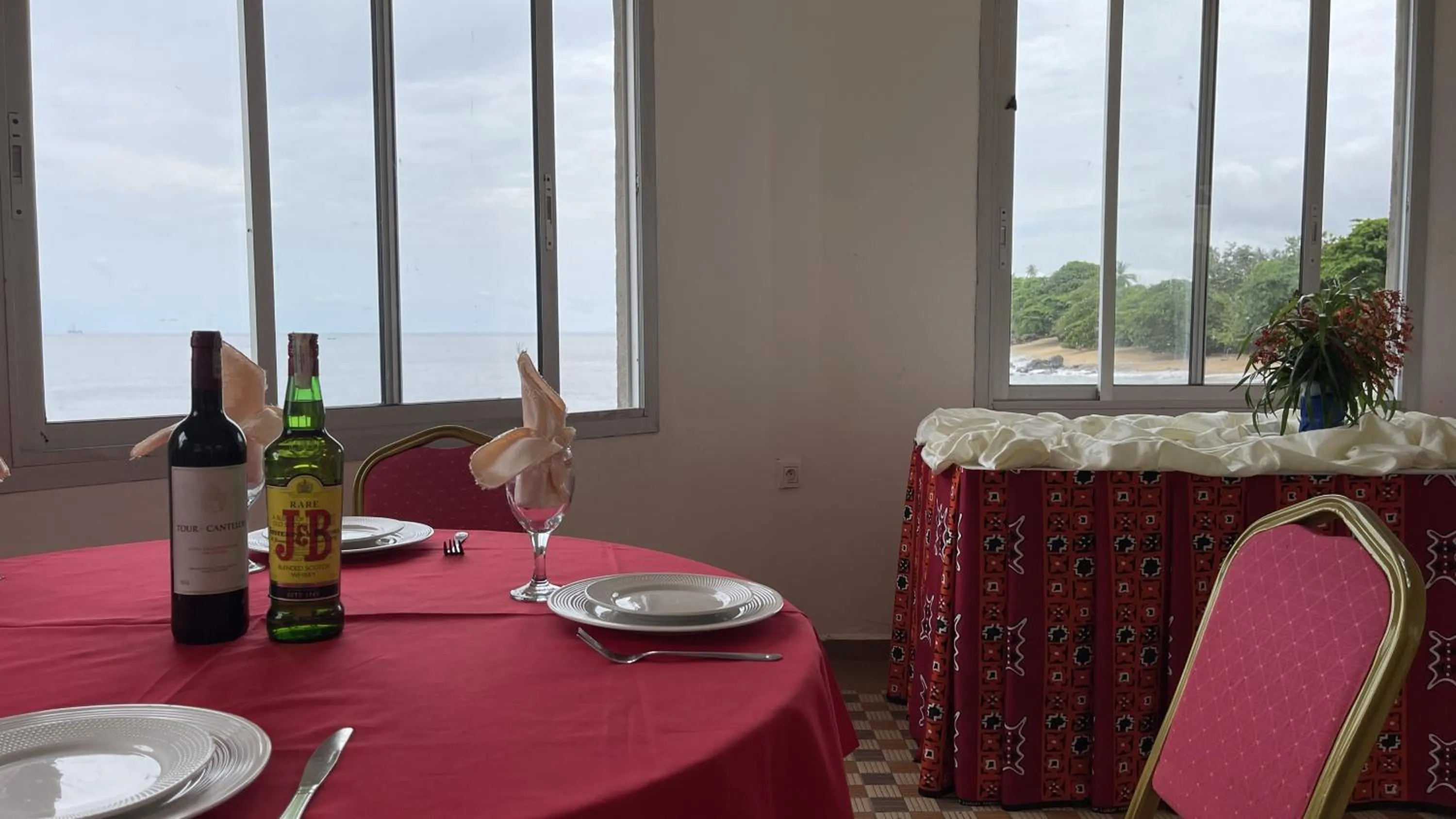 Restaurant/places to eat in Hotel les Polygones Kribi