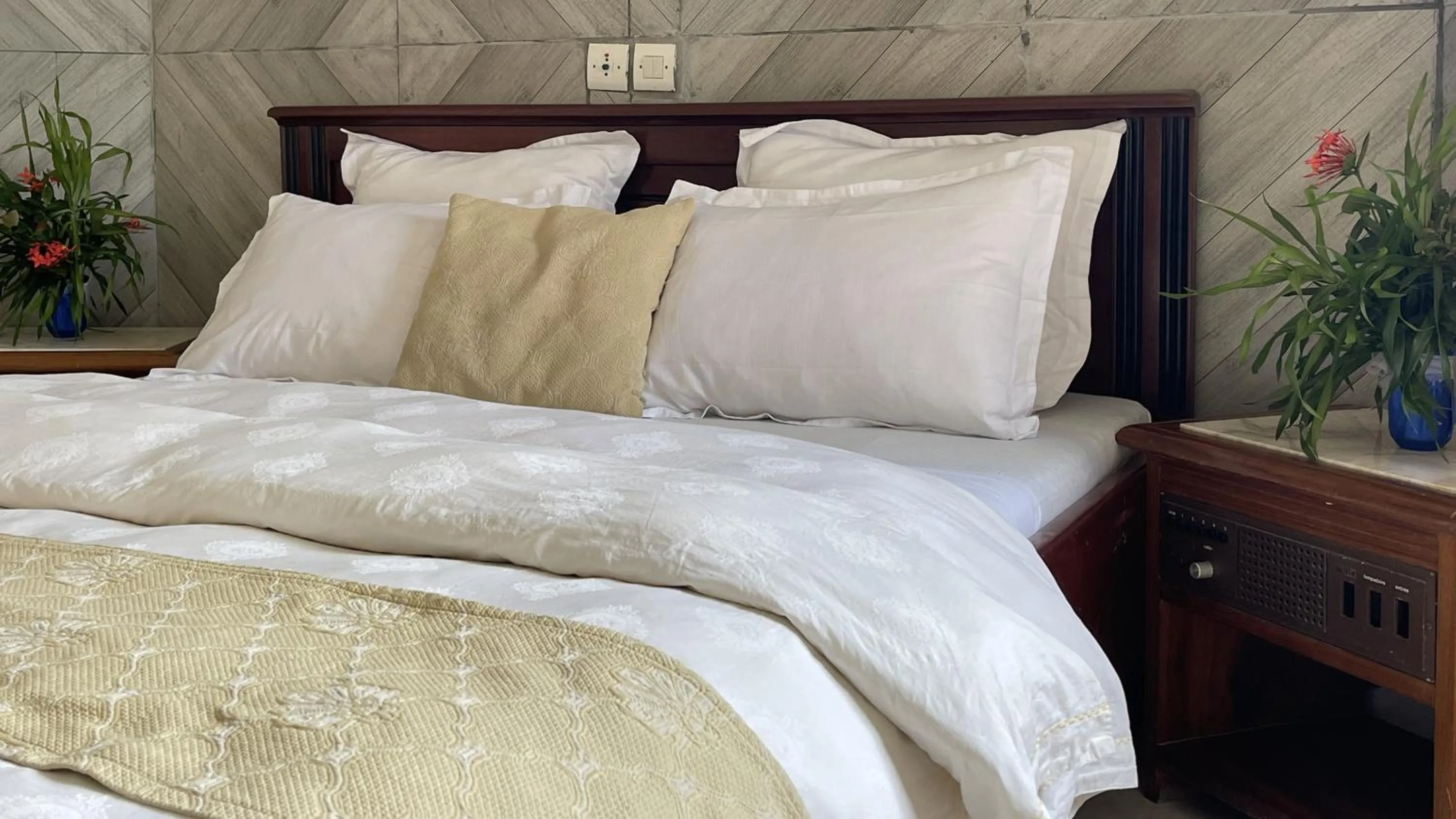 Bedroom, Bed in Hotel les Polygones Kribi