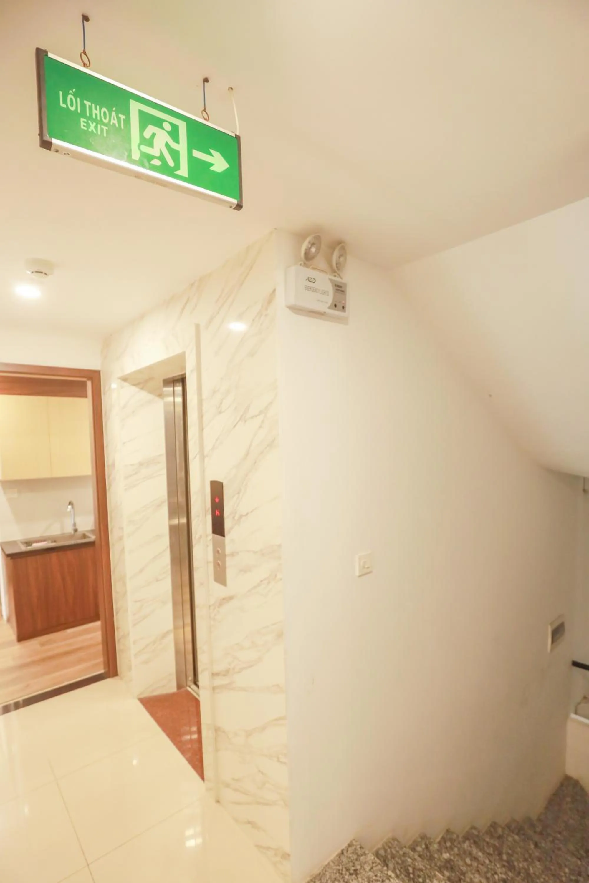 elevator in Wins Apartment