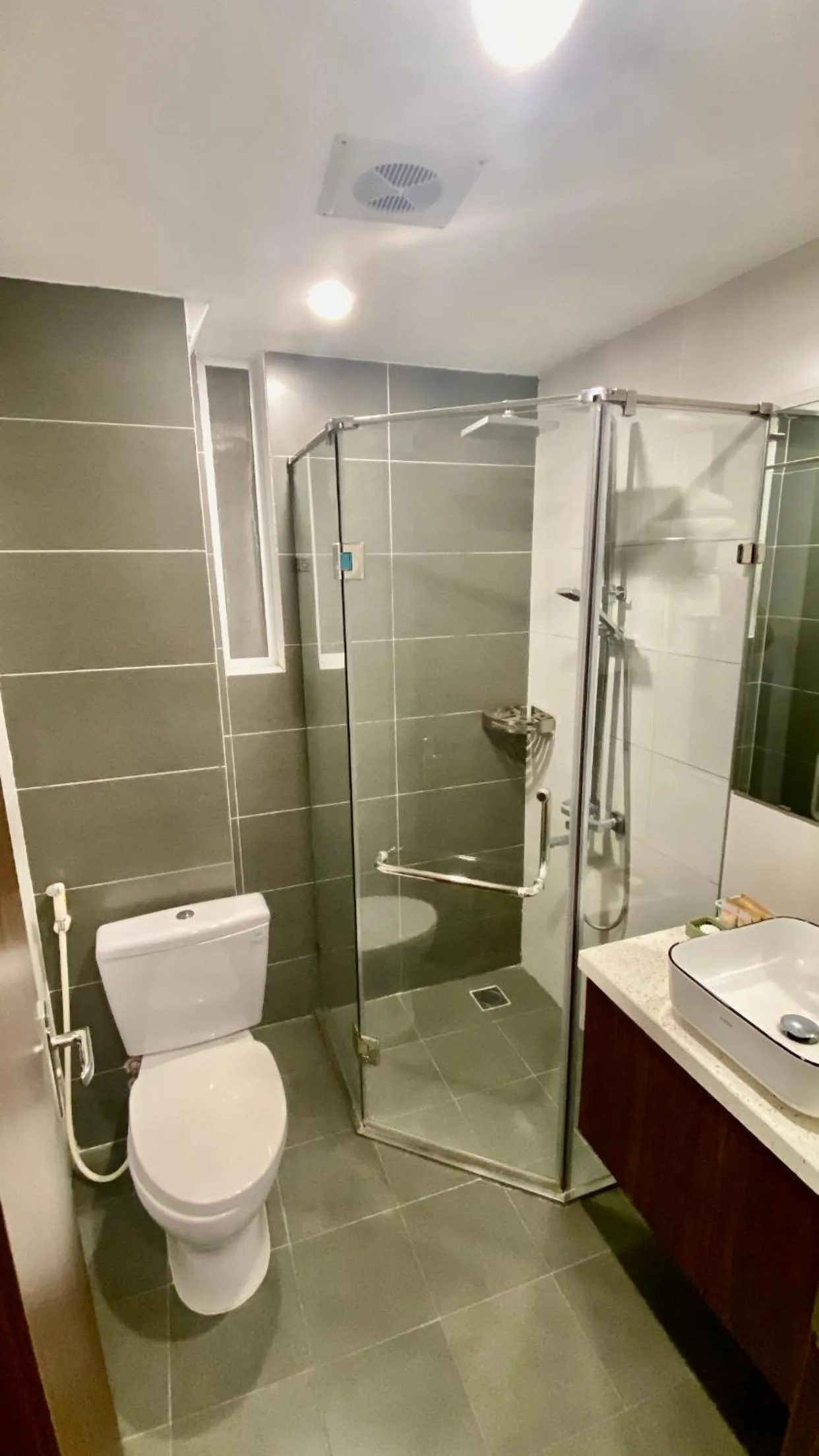 Shower in Wins Apartment