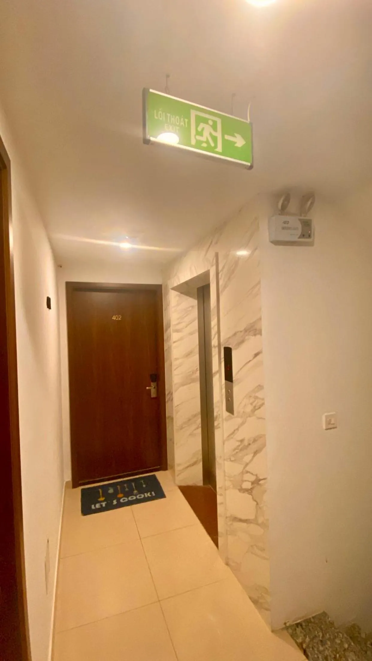 elevator in Wins Apartment