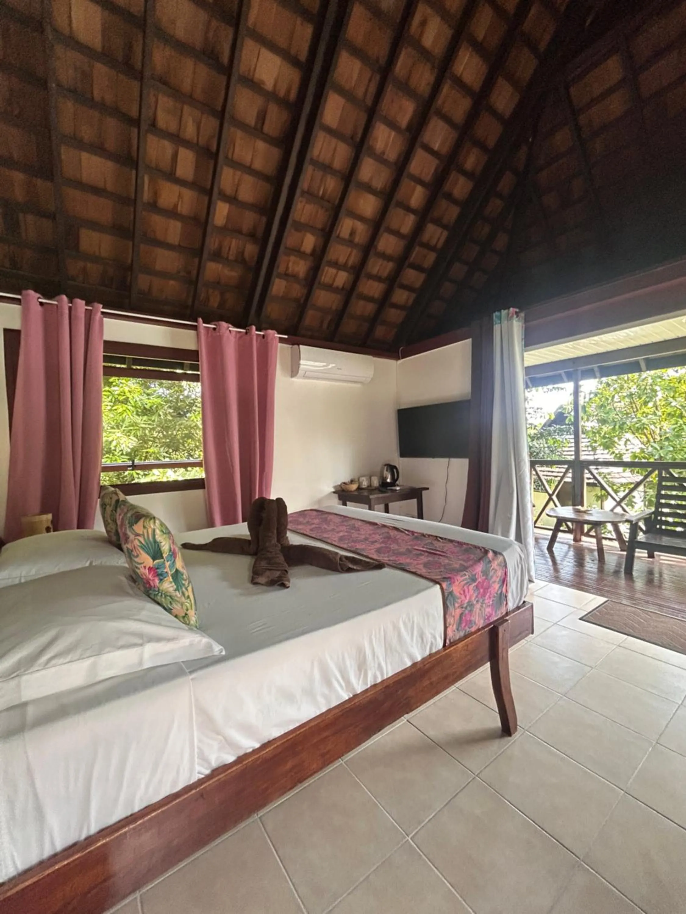 Property building, Bed in Pension Hibiscus Taha'a