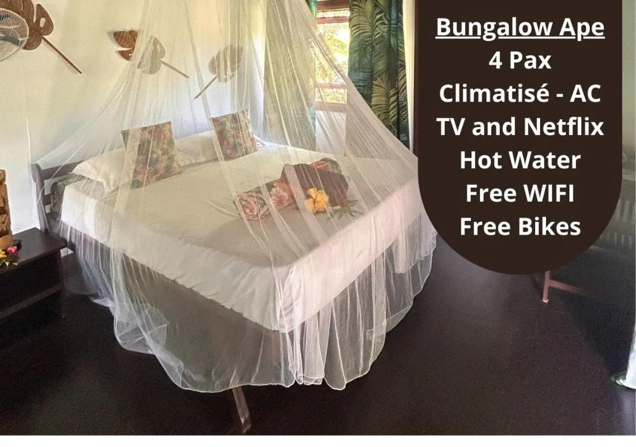 Property building, Bed in Pension Hibiscus Taha'a