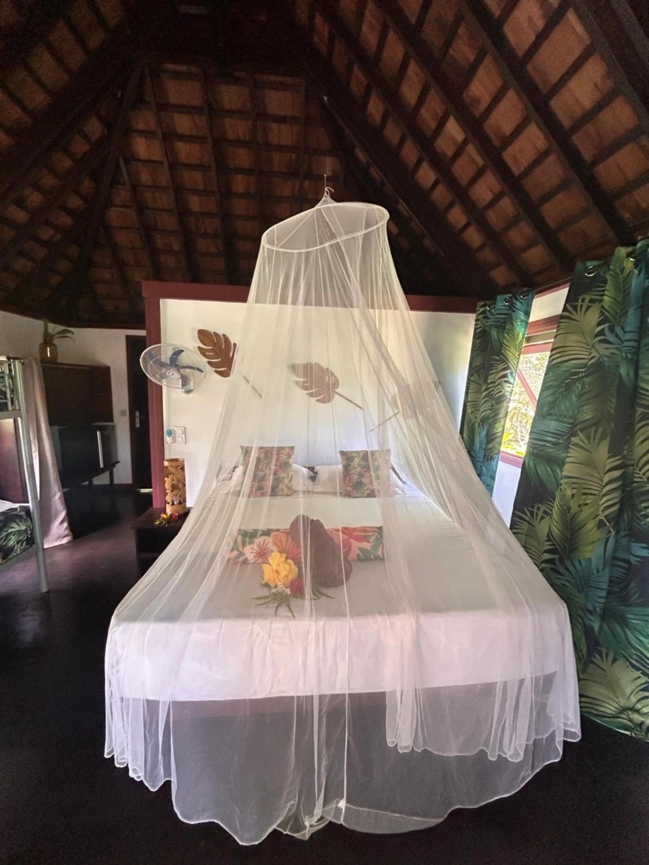 Property building, Bed in Pension Hibiscus Taha'a