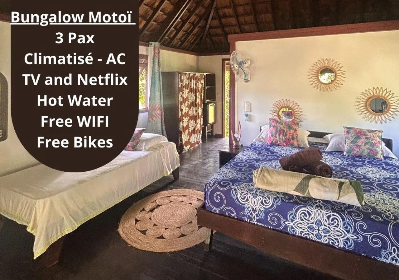 Property building, Bed in Pension Hibiscus Taha'a